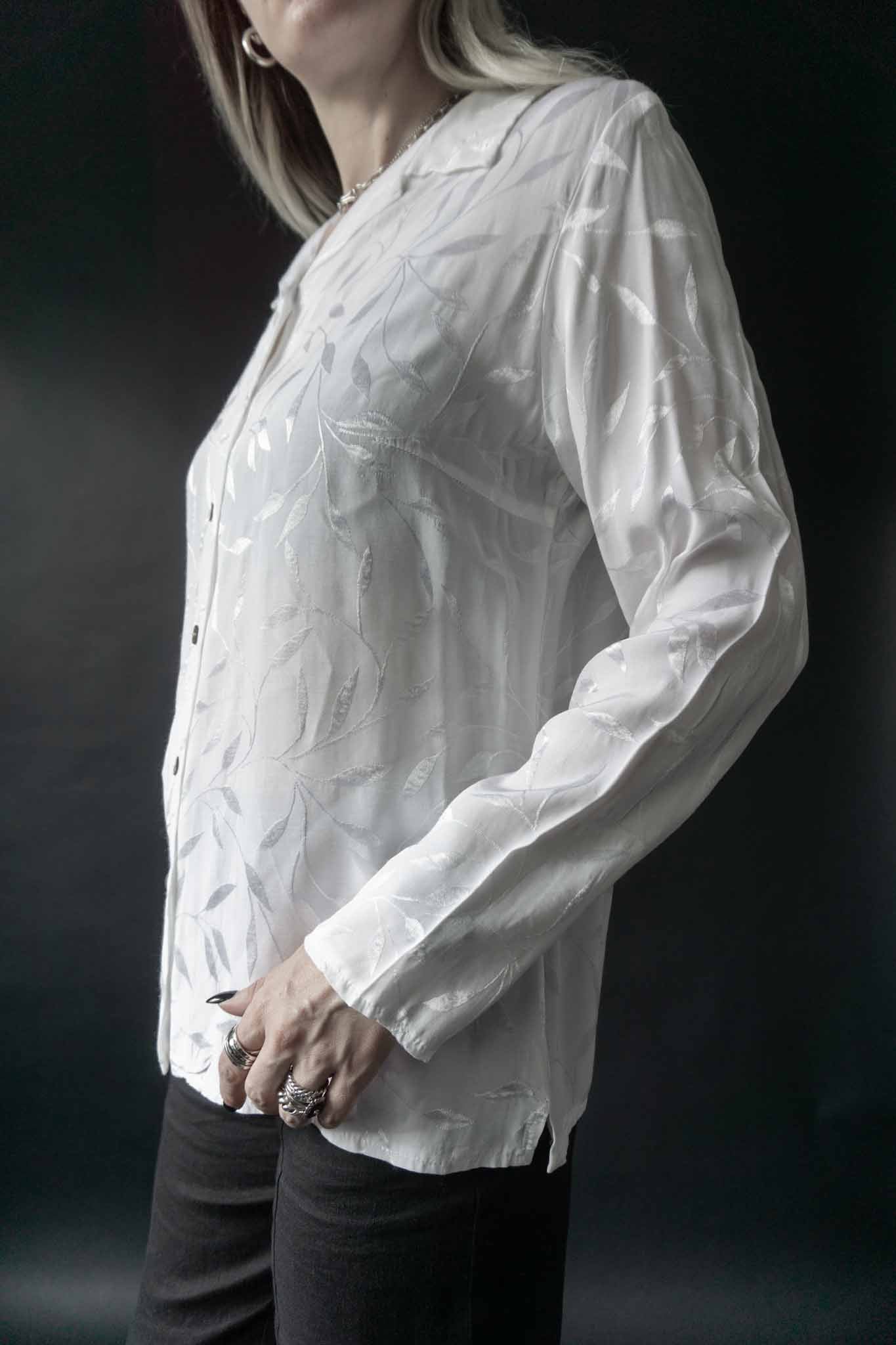 Weiße Vintage Viskose-Bluse mit tonalem Blütenmuster aus den 80s