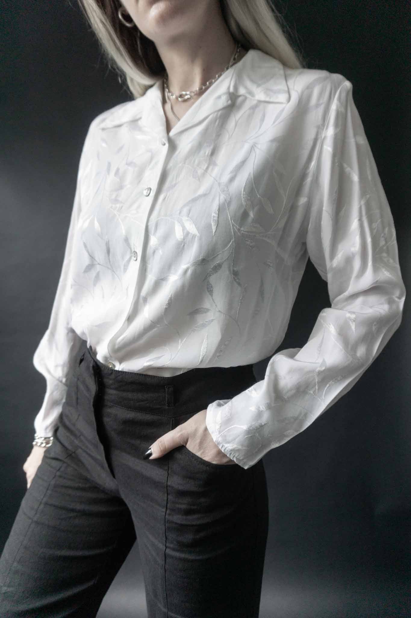 Weiße Vintage Viskose-Bluse mit tonalem Blütenmuster aus den 80s