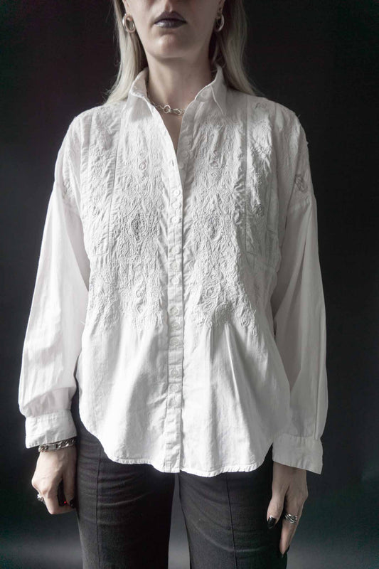 Vintage weiße Bluse mit Stickerei Vorderansicht