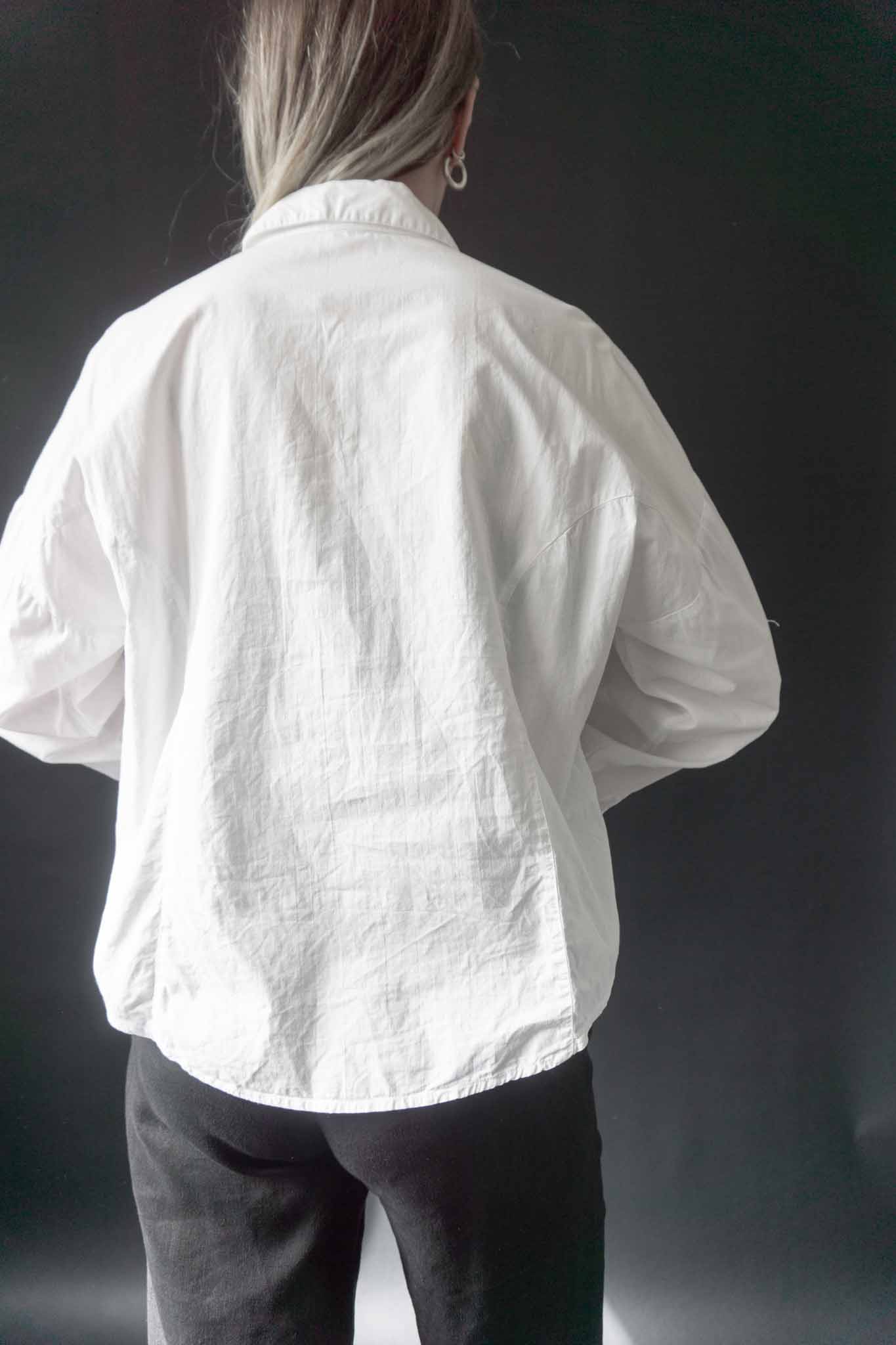 Vintage weiße Bluse mit Stickerei Vorderansicht