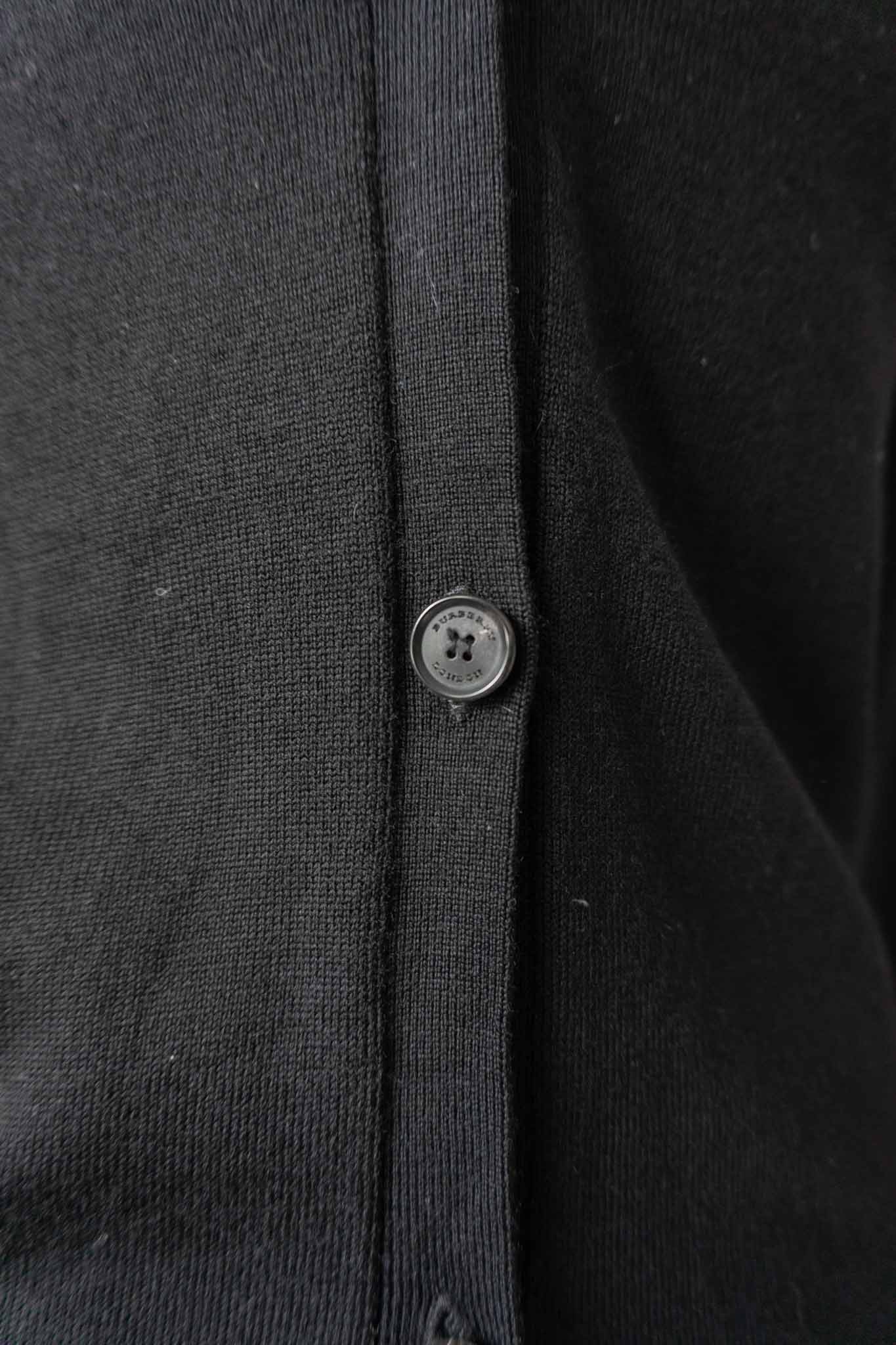 Schwarze Burberry Strickjacke mit Knopfleiste und V-Ausschnitt