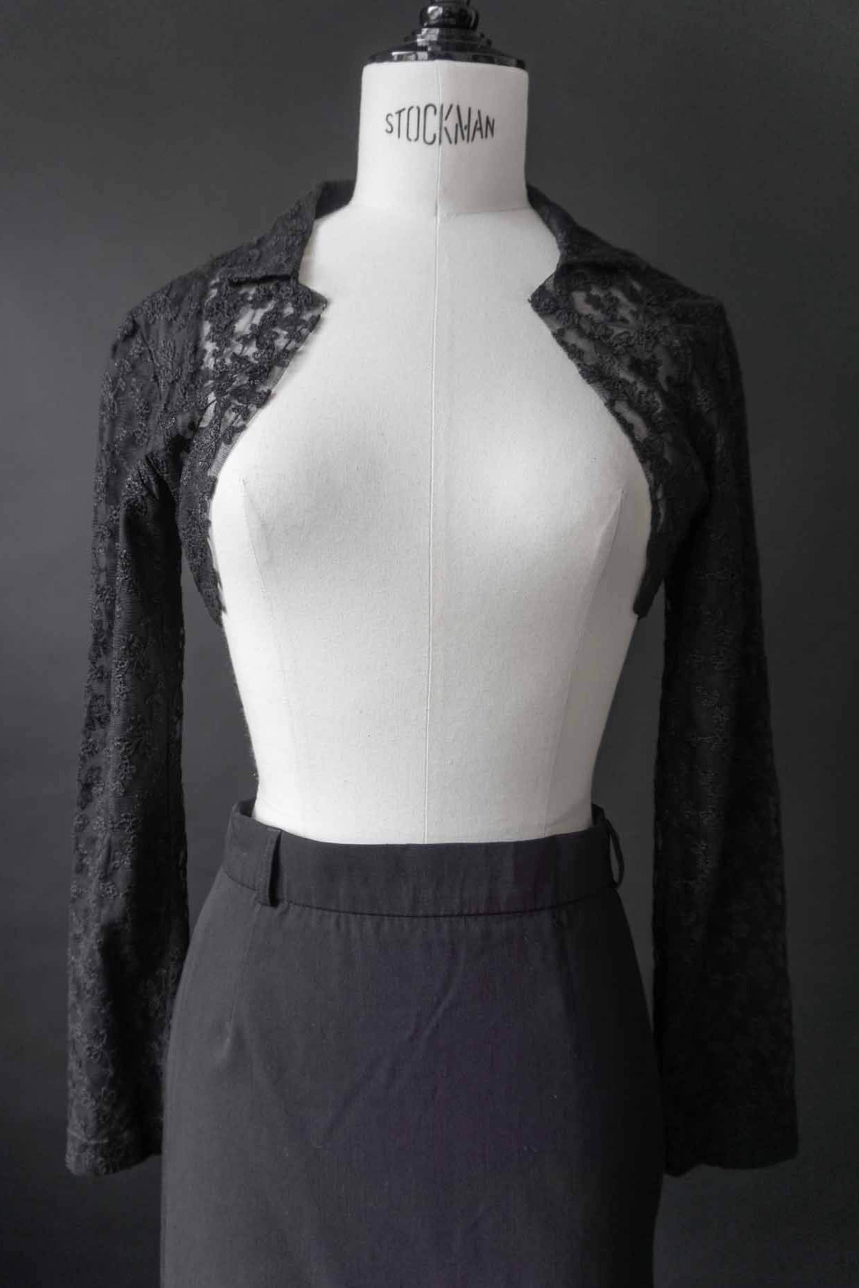 Schwarzer Vintage Spitzen-Bolero mit Kragen im Gothic Look