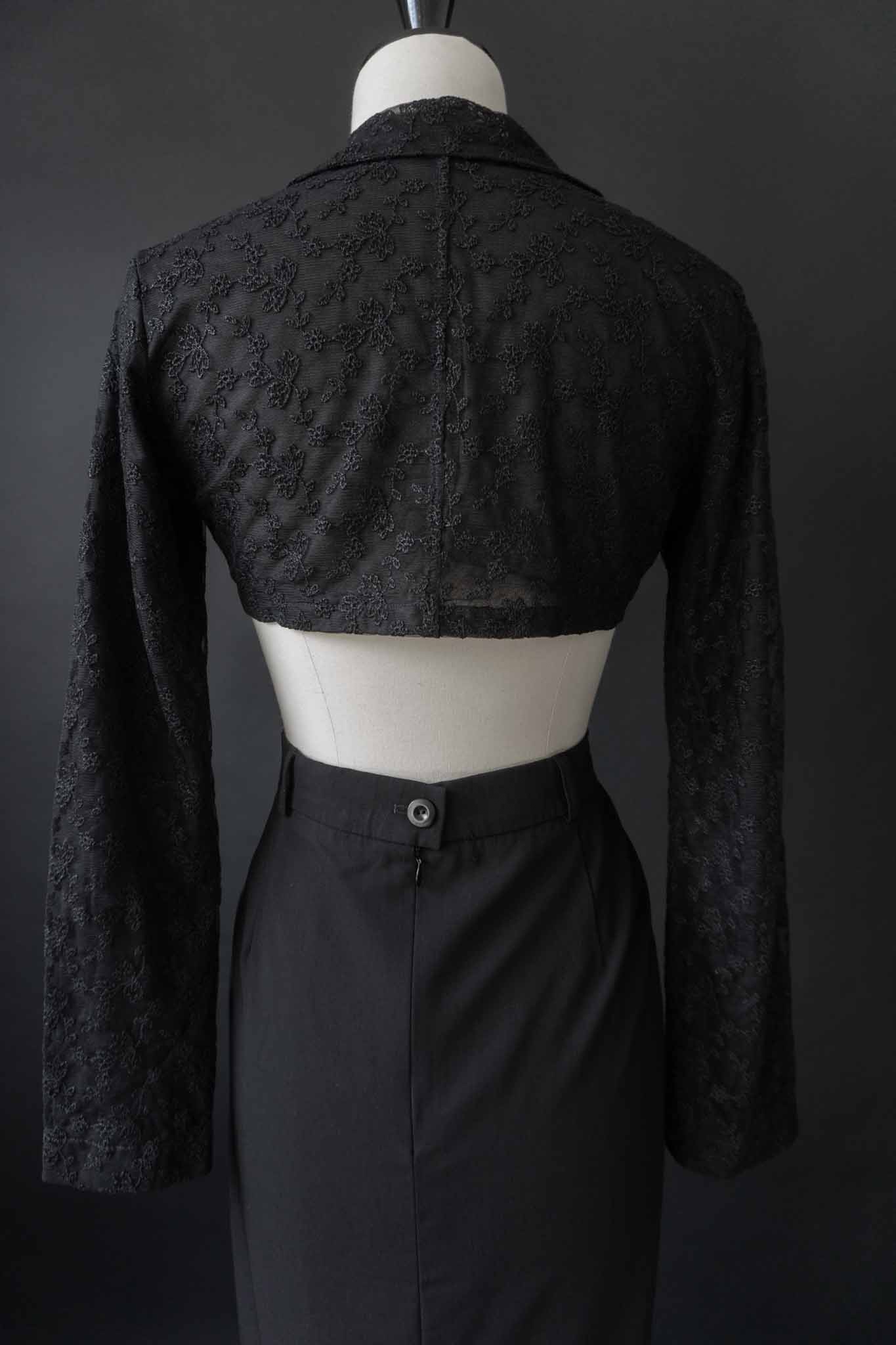 Schwarzer Vintage Spitzen-Bolero mit Kragen im Gothic Look
