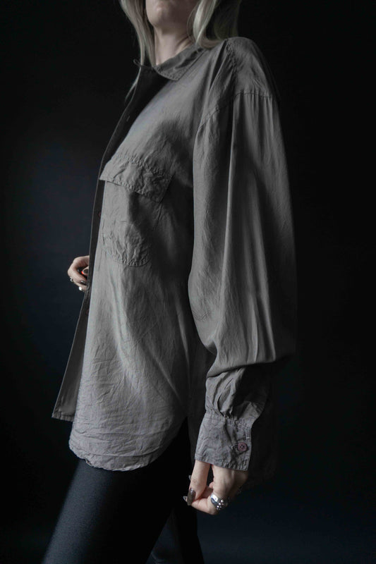 Oversized Vintage-Bluse aus stahlgrauer Seide mit Brusttaschen