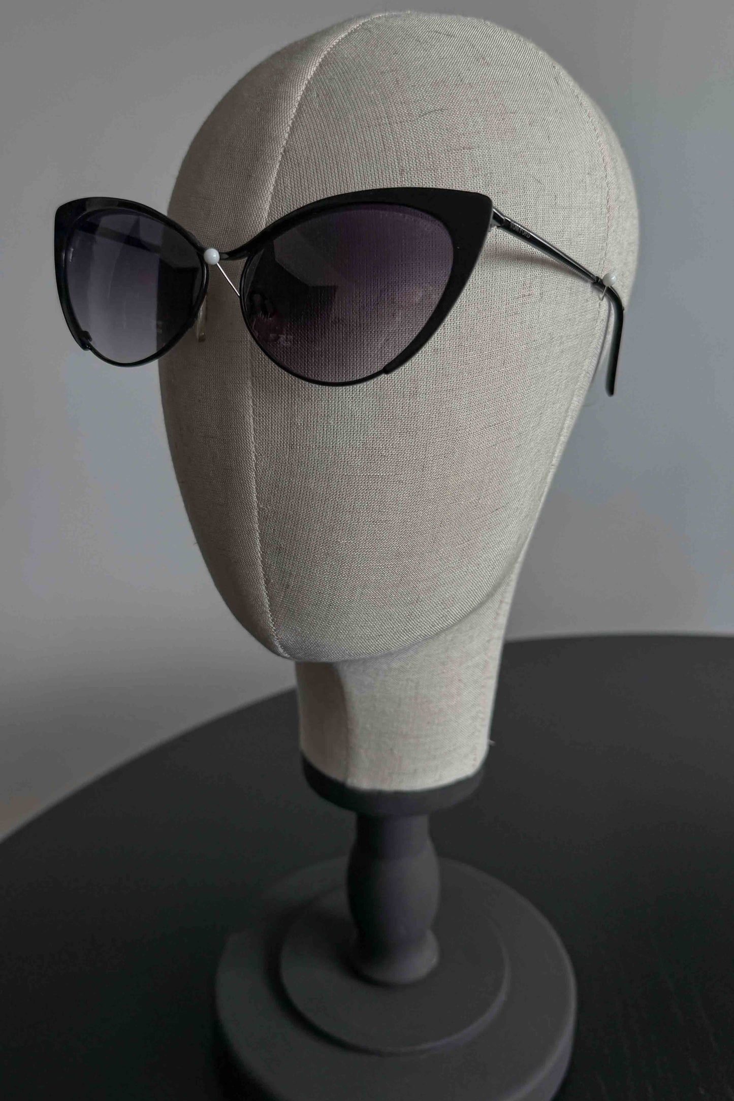 Tom Ford Sonnenbrille im Cat-Eye-Stil mit schwarzer Fassung