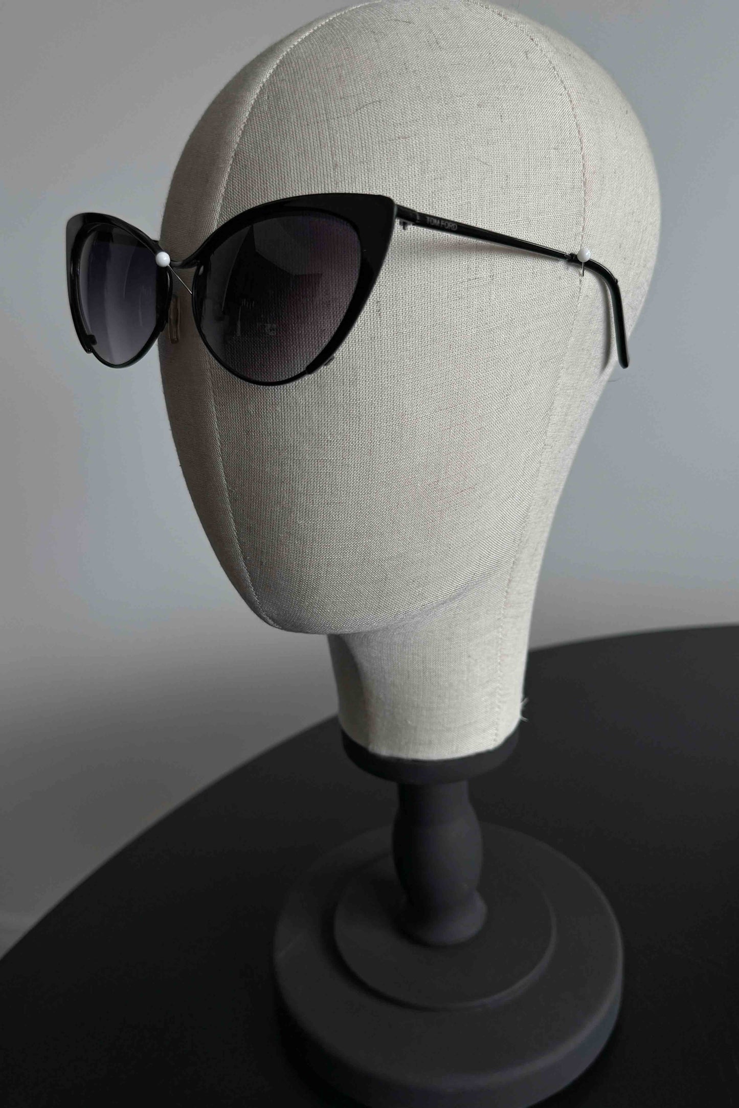 Tom Ford Sonnenbrille im Cat-Eye-Stil mit schwarzer Fassung