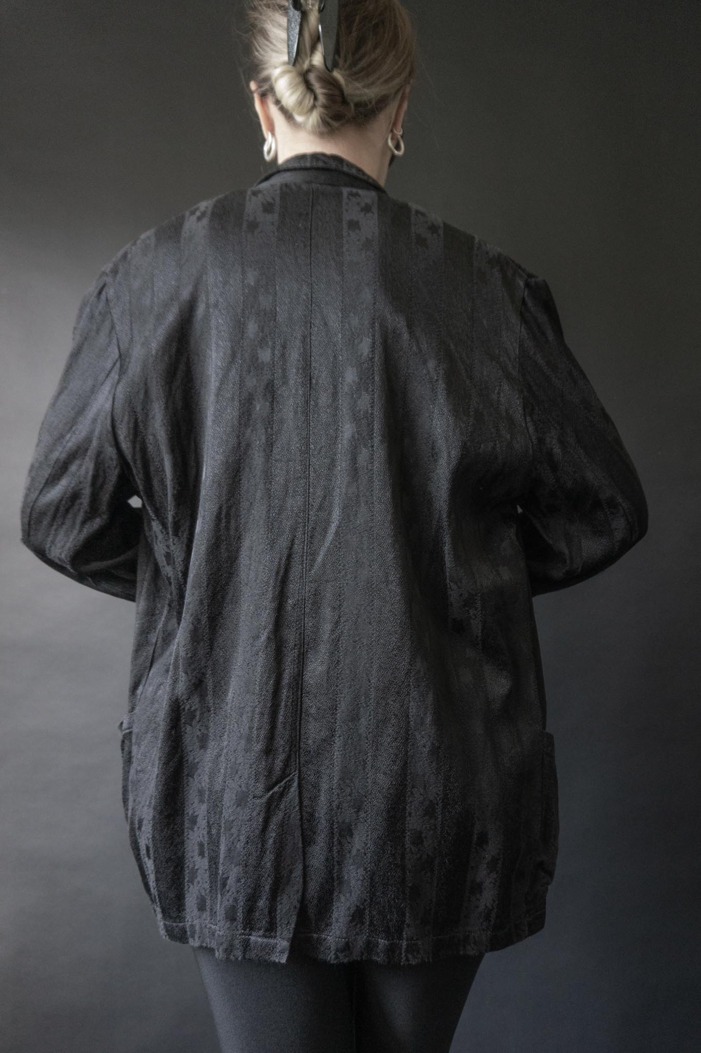Schwarzer Oversized Blazer aus den 80s mit Ton-in-Ton Streifen und Blütenstruktur