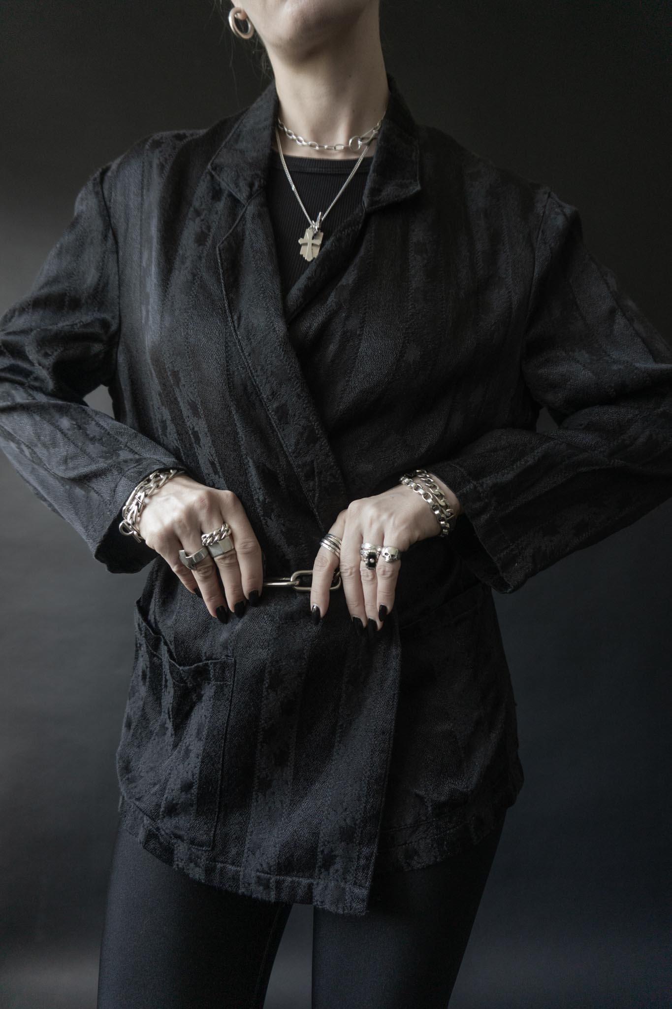 Schwarzer Oversized Blazer aus den 80s mit Ton-in-Ton Streifen und Blütenstruktur