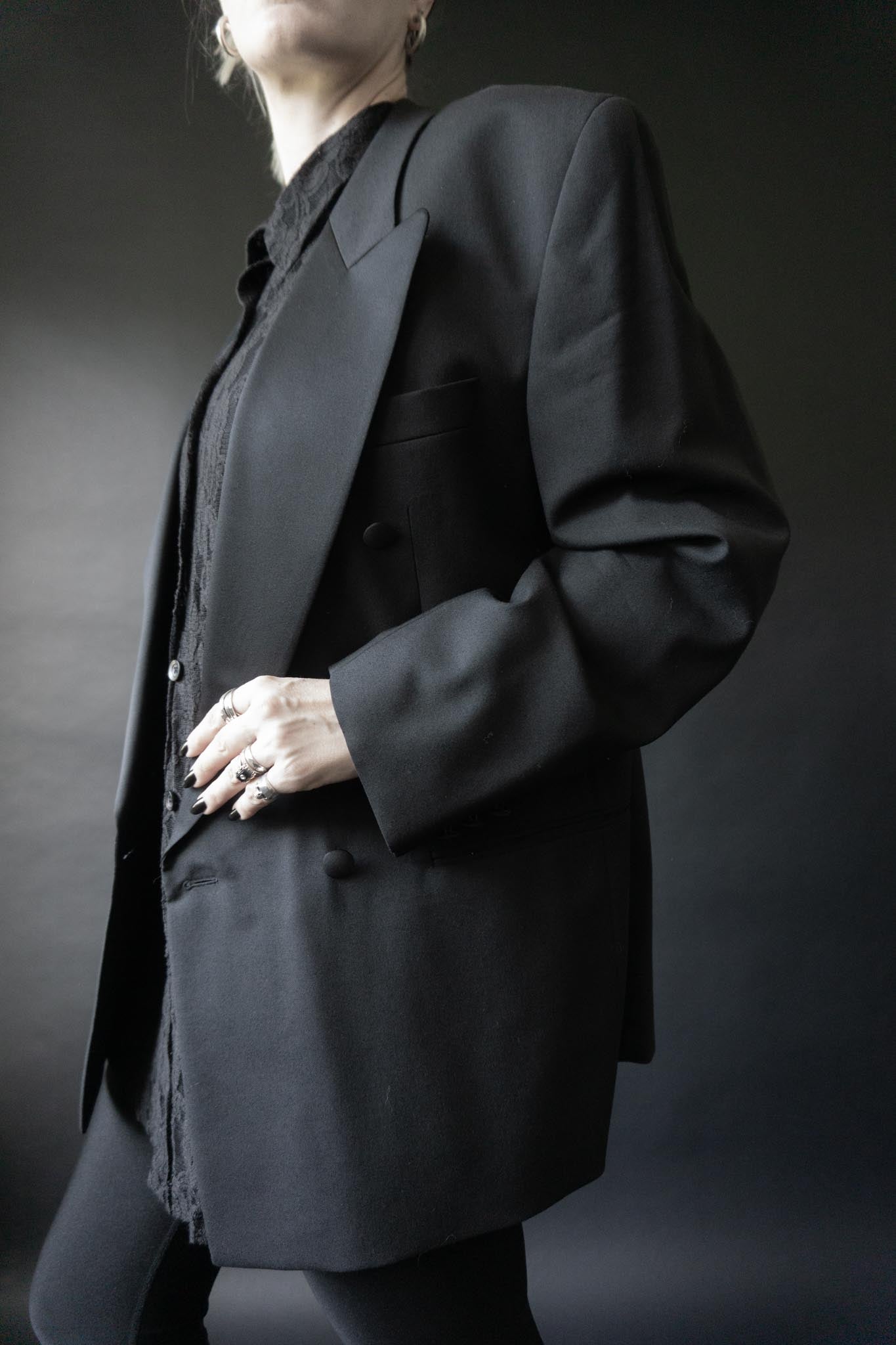 Schwarzer Oversized Smoking-Blazer aus den 80s mit Satin-Revers und doppelreihigem Schnitt