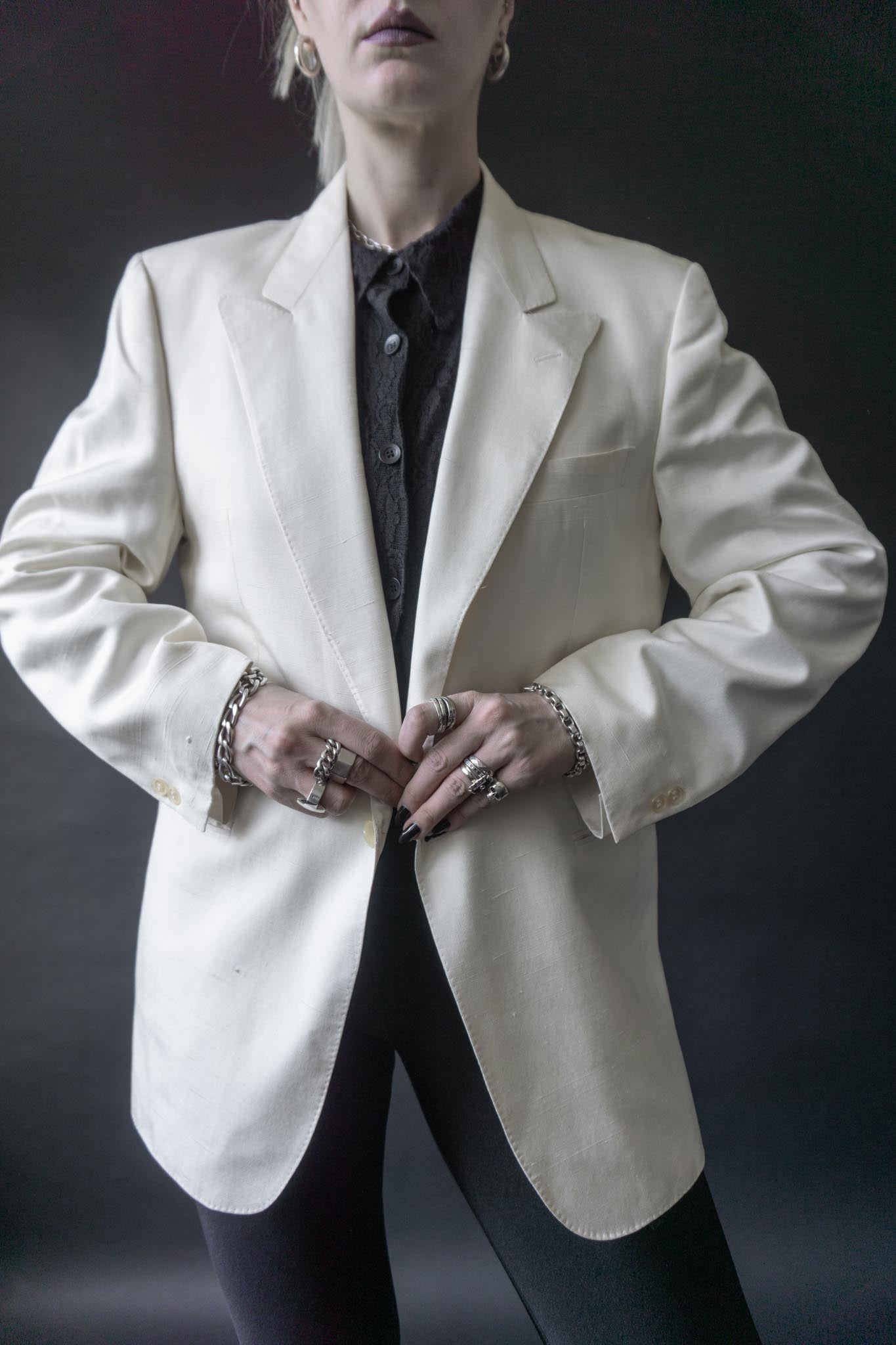 Weißer Vintage Blazer aus 100 % Wildseide mit Reverskragen, 80s Mode