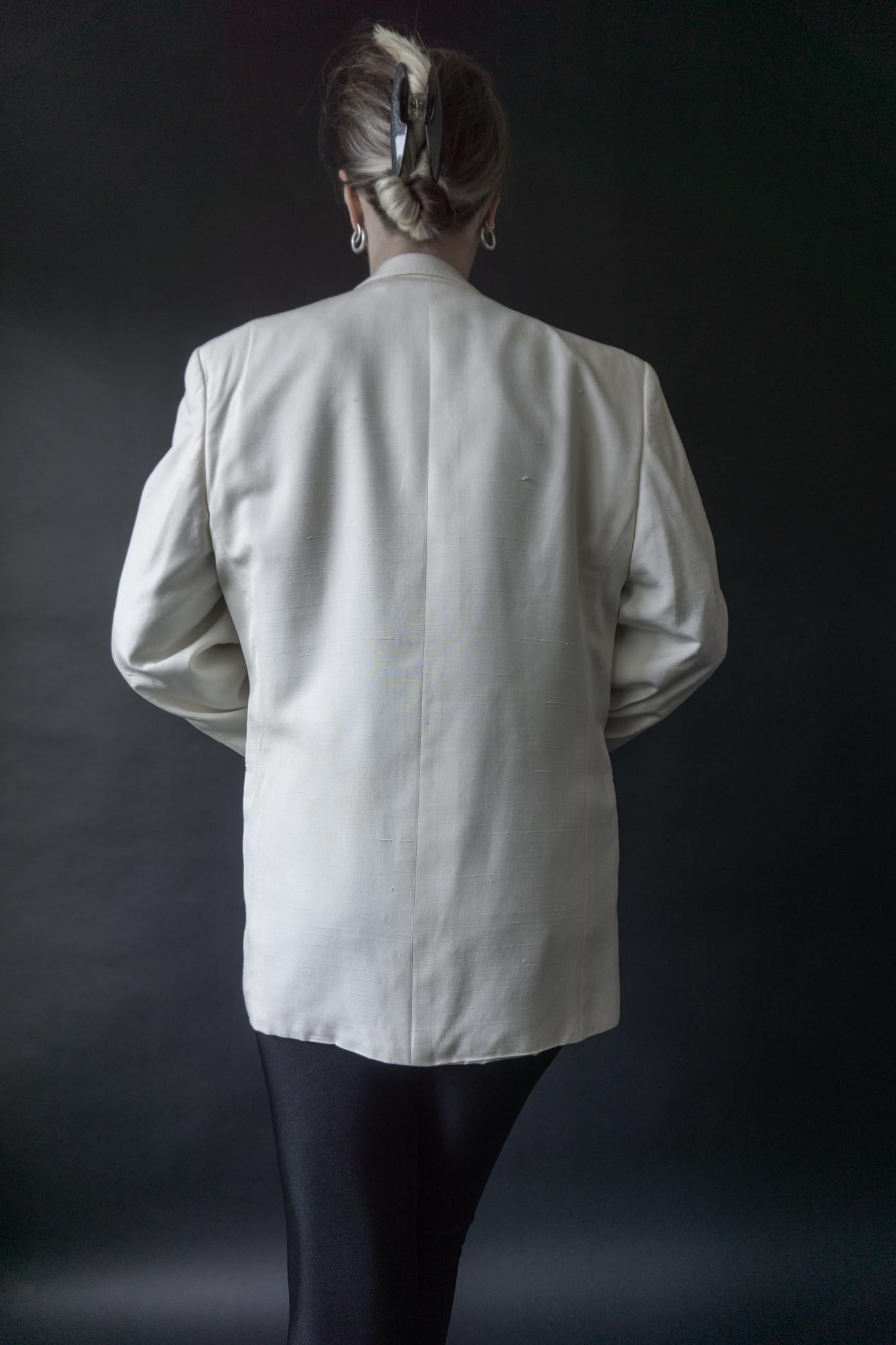 Weißer Vintage Blazer aus 100 % Wildseide mit Reverskragen, 80s Mode