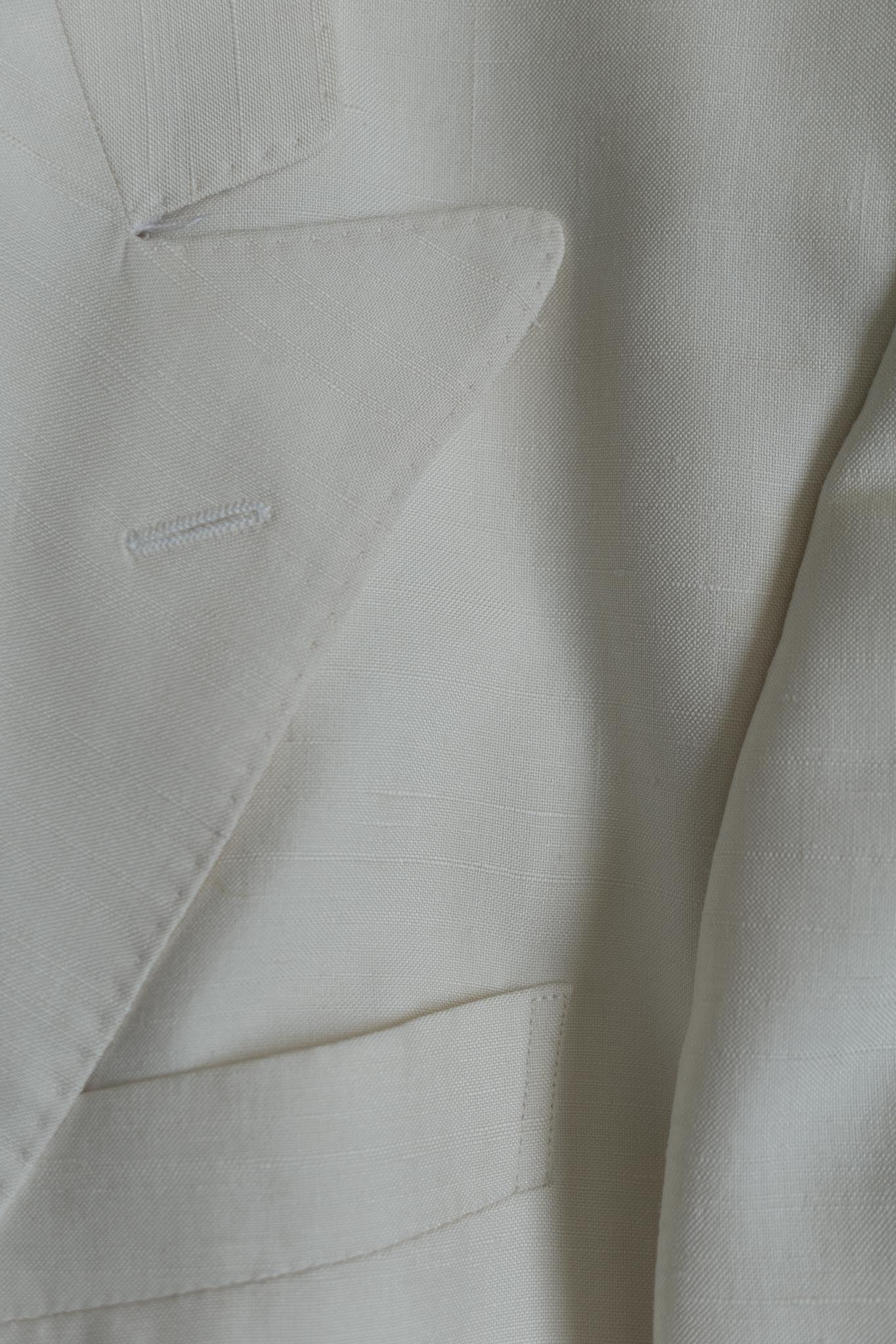 Weißer Vintage Blazer aus 100 % Wildseide mit Reverskragen, 80s Mode