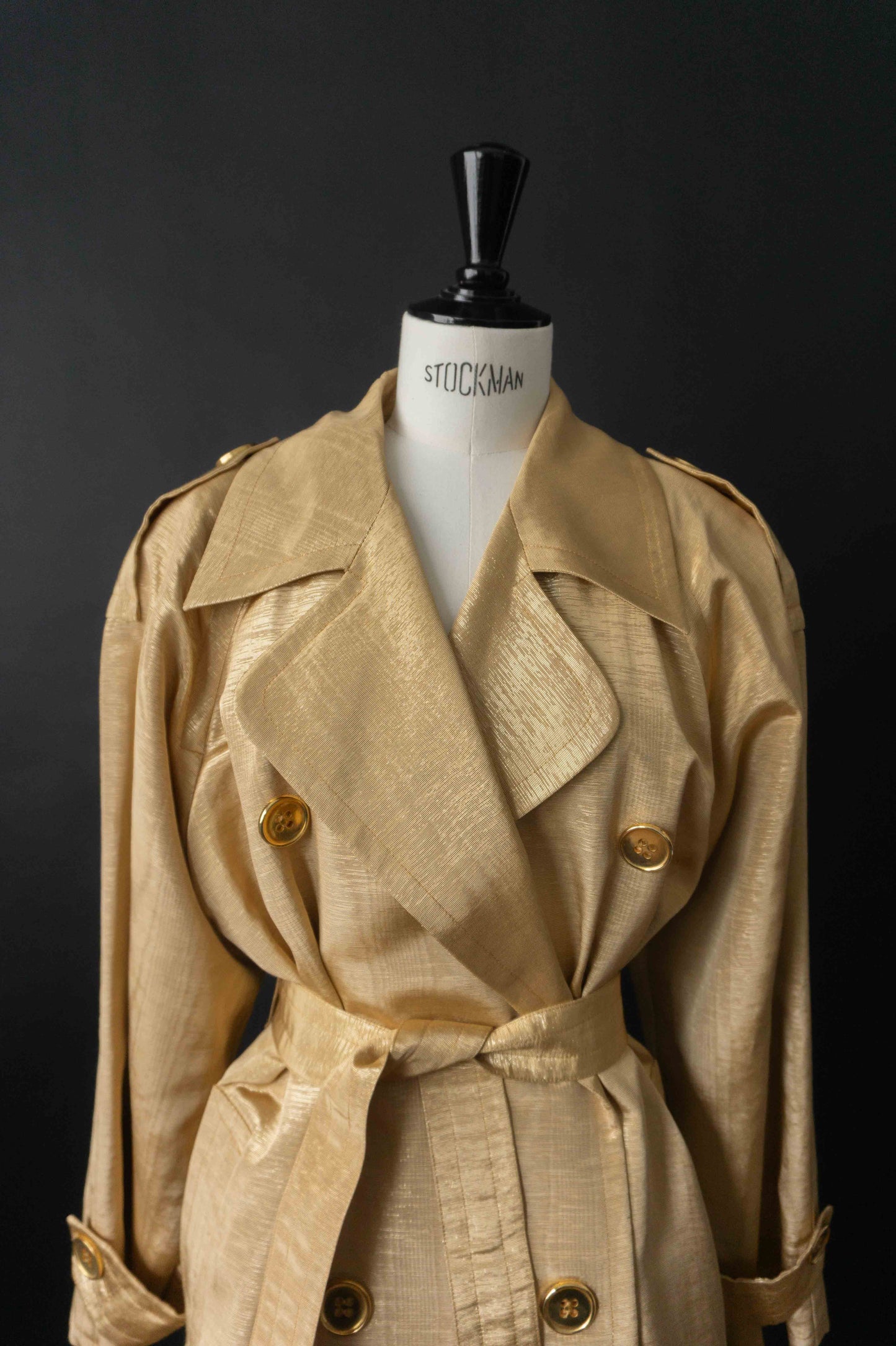 Yves Saint Laurent Vintage Trenchcoat in Gold mit Logo-Knöpfen aus den 80ern