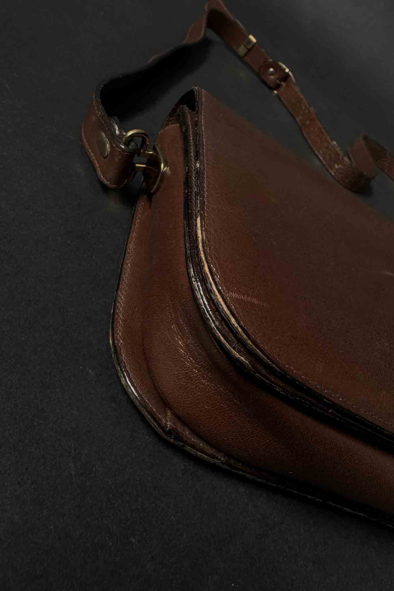 Dunkelbraune Aigner Ledertasche aus den 80ern mit goldener Hardware & drei Fächern