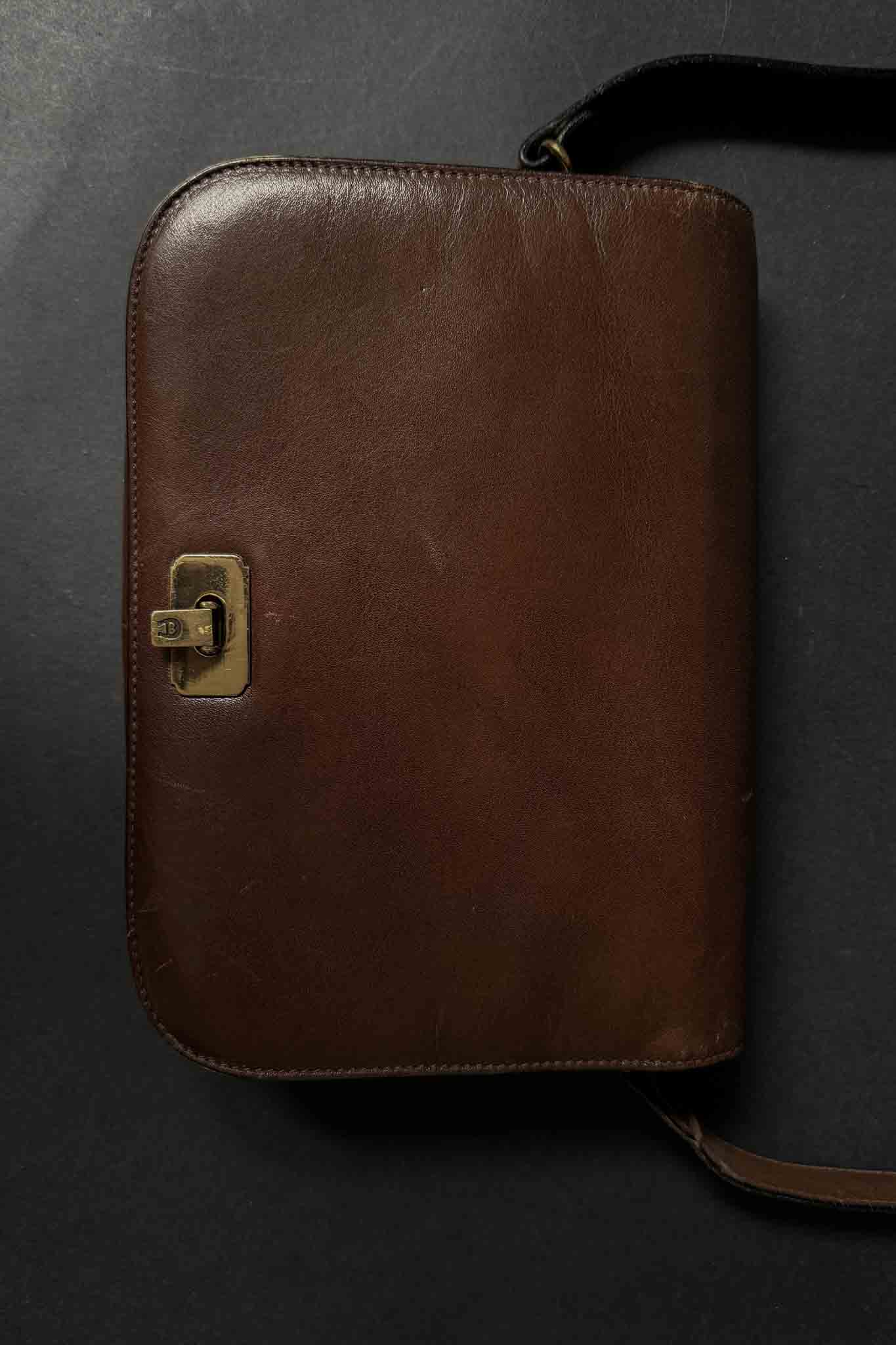 Dunkelbraune Aigner Ledertasche aus den 80ern mit goldener Hardware & drei Fächern