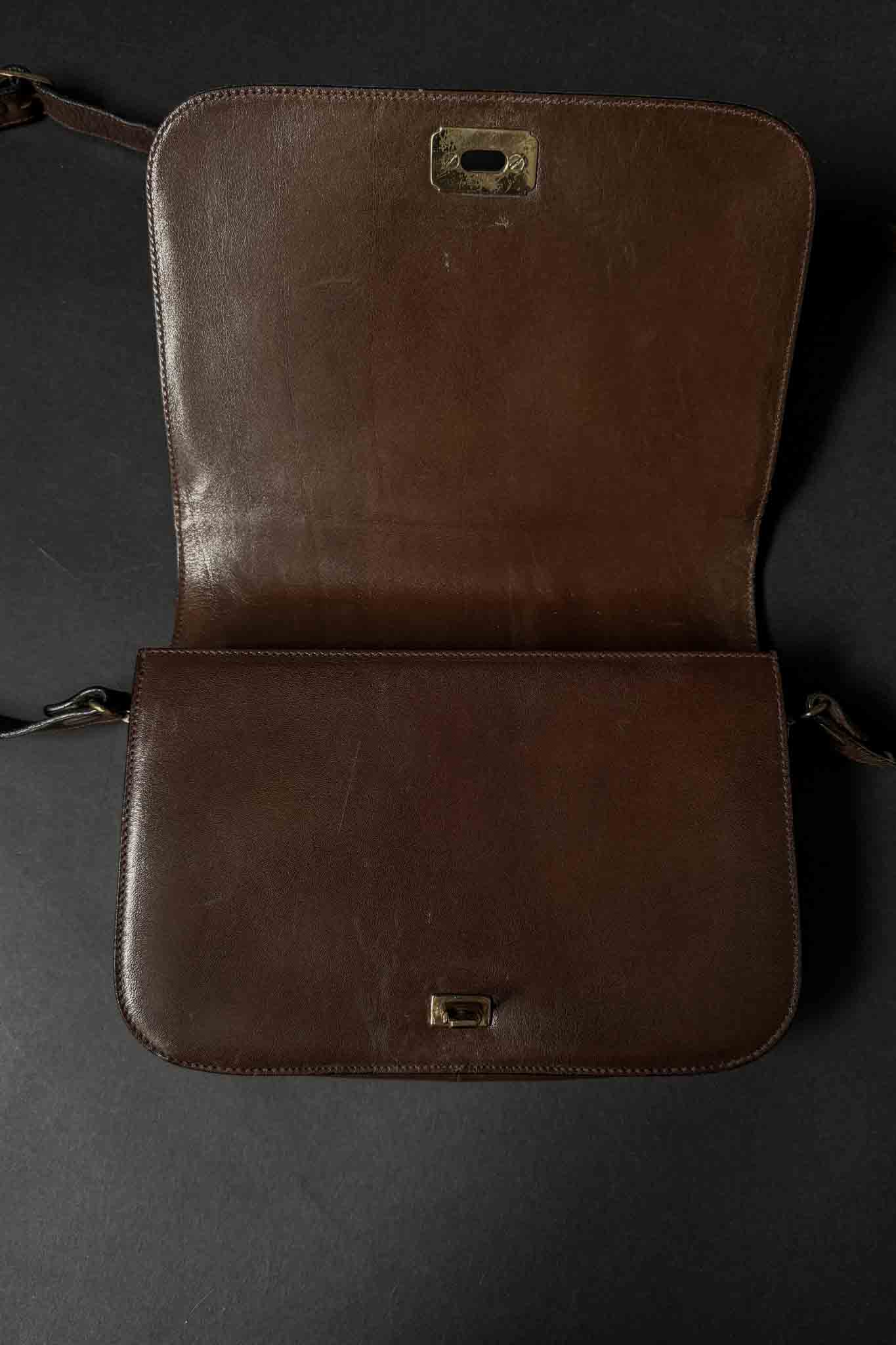 Dunkelbraune Aigner Ledertasche aus den 80ern mit goldener Hardware & drei Fächern