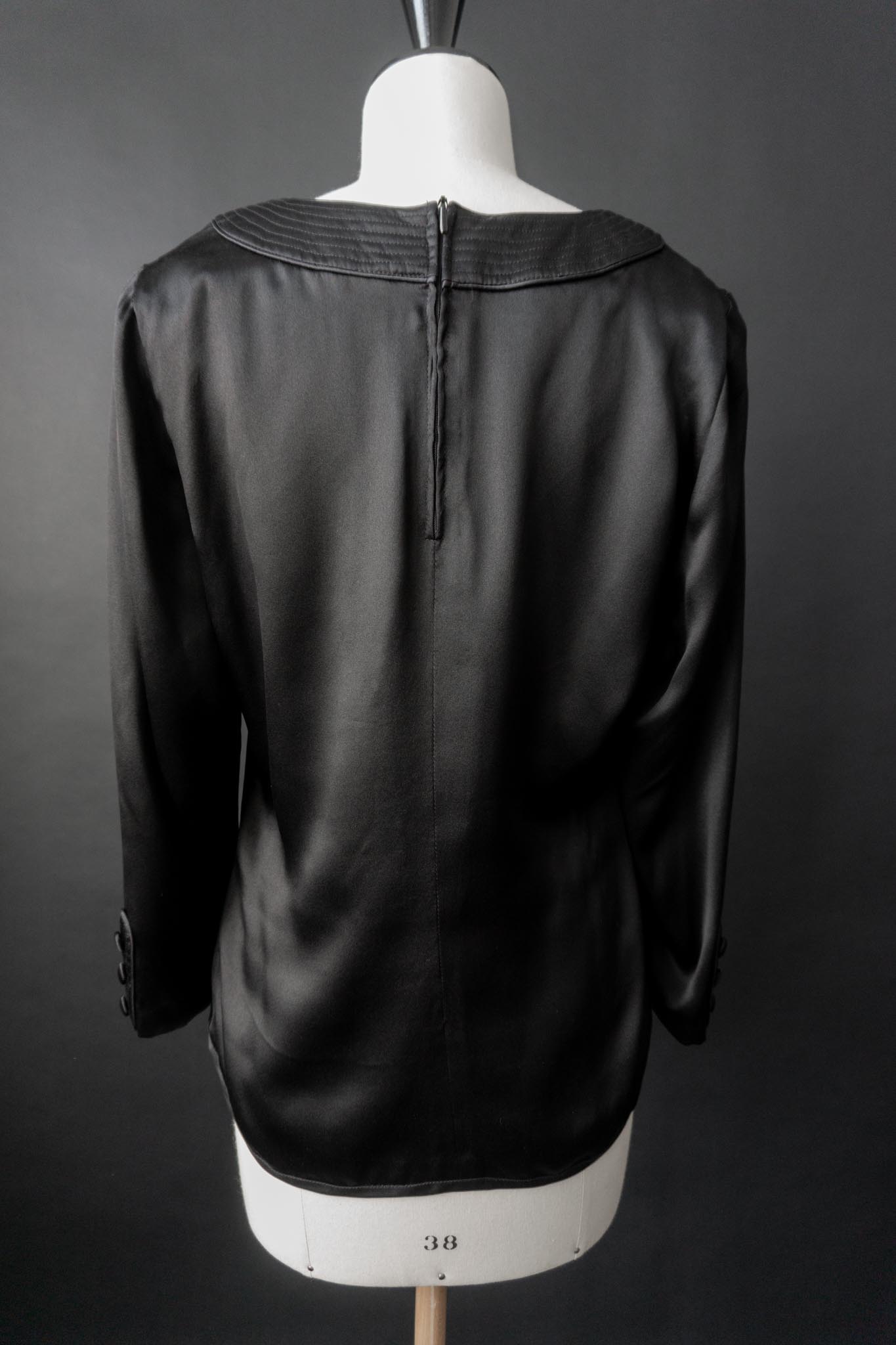 Schwarze Vintage Seidenbluse mit rundem Kragen & Knopfdetails an den 3/4-Ärmeln