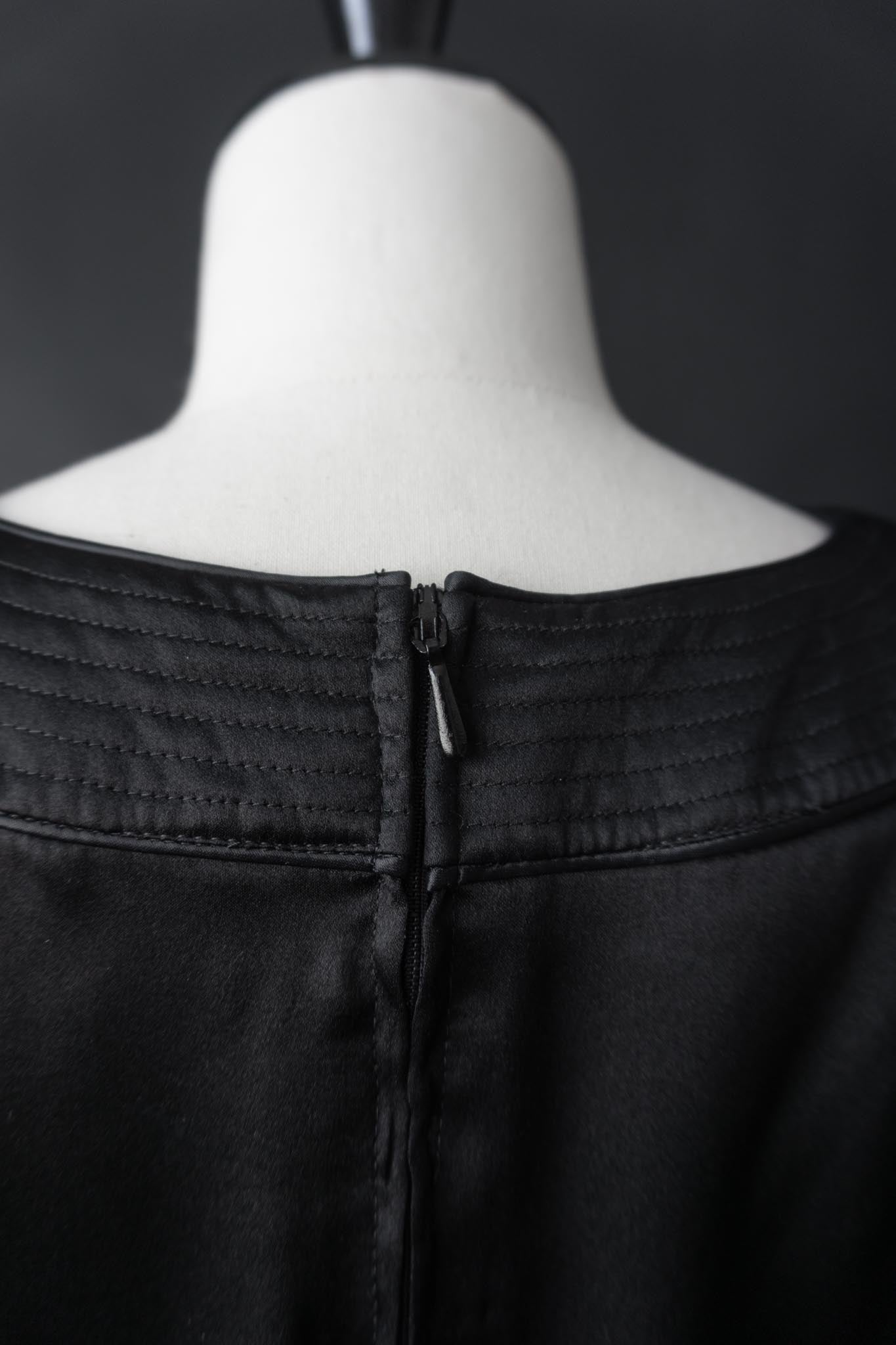 Schwarze Vintage Seidenbluse mit rundem Kragen & Knopfdetails an den 3/4-Ärmeln