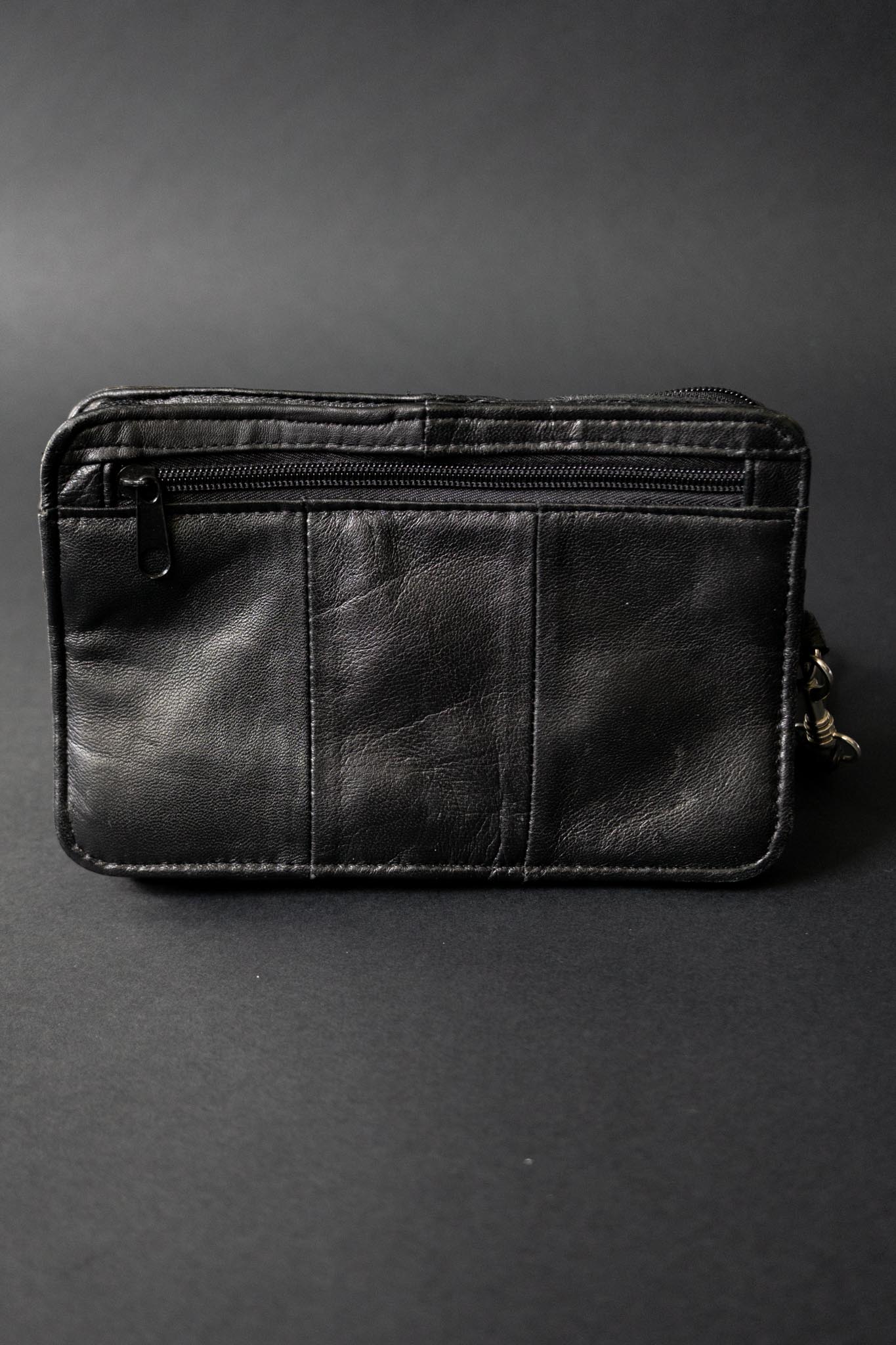 Schwarze Vintage Leder-Clutch mit zwei Fächern, Rückfach & Handschlaufe