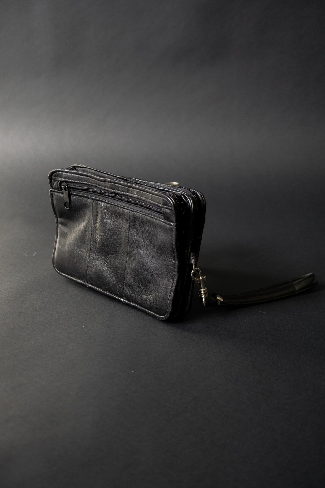 Schwarze Vintage Leder-Clutch mit zwei Fächern, Rückfach & Handschlaufe