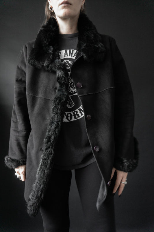 Schwarzer Vintage Fake Fur Mantel mit Echtfell-Details am Kragen und Ärmel