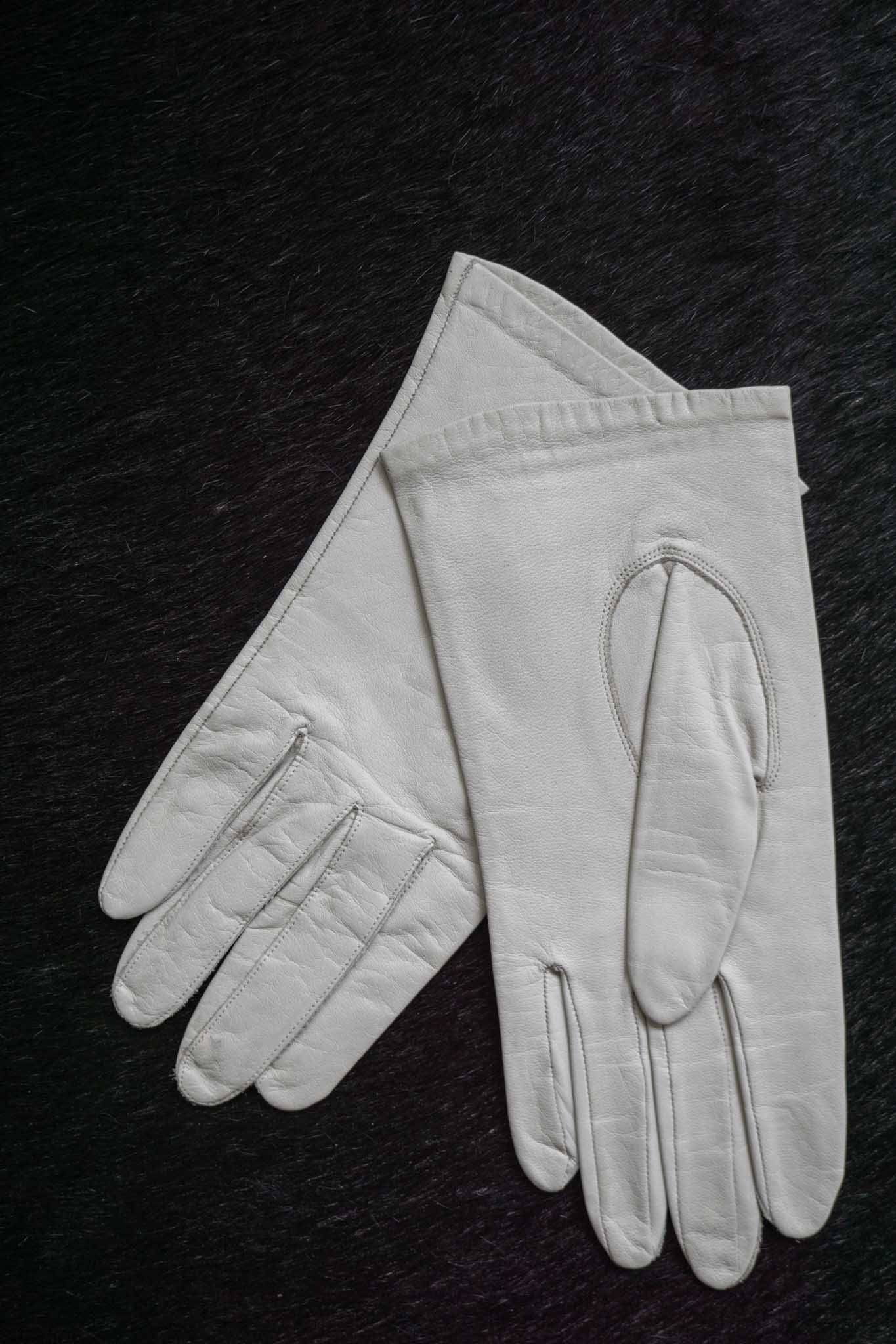 Weiße Vintage Handschuhe mit Originalverpackung