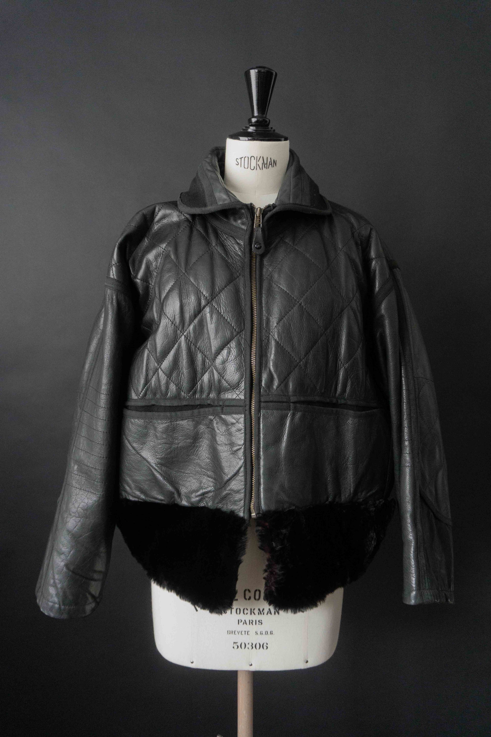 Schwarze Vintage Lederjacke mit Steppnähten und Fake Fur Saum aus den 80er Jahren