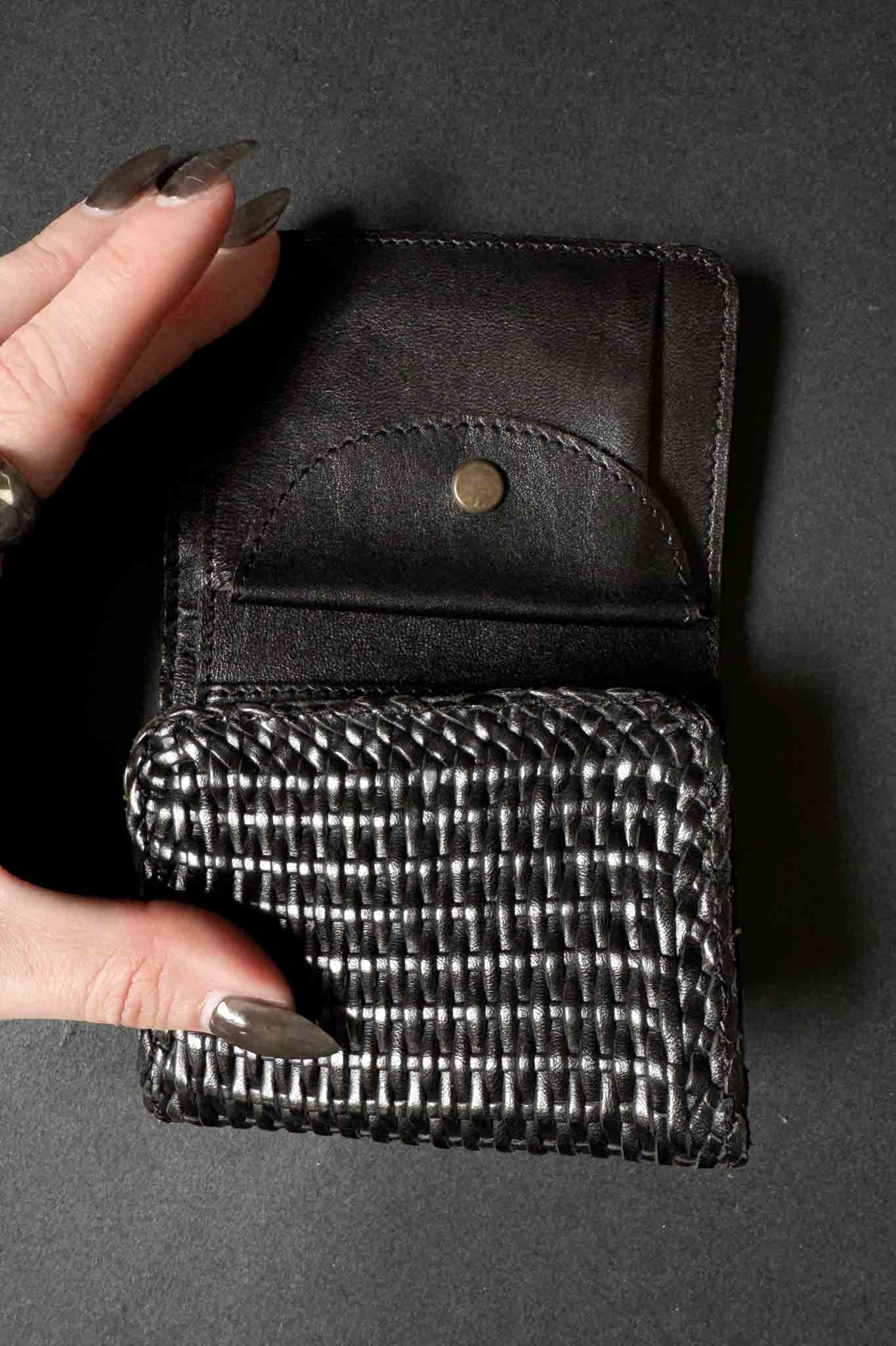 Geflochtenes schwarzes Leder-Portemonnaie im Mulberry Bootleg Style, inspiriert von Bottega Veneta