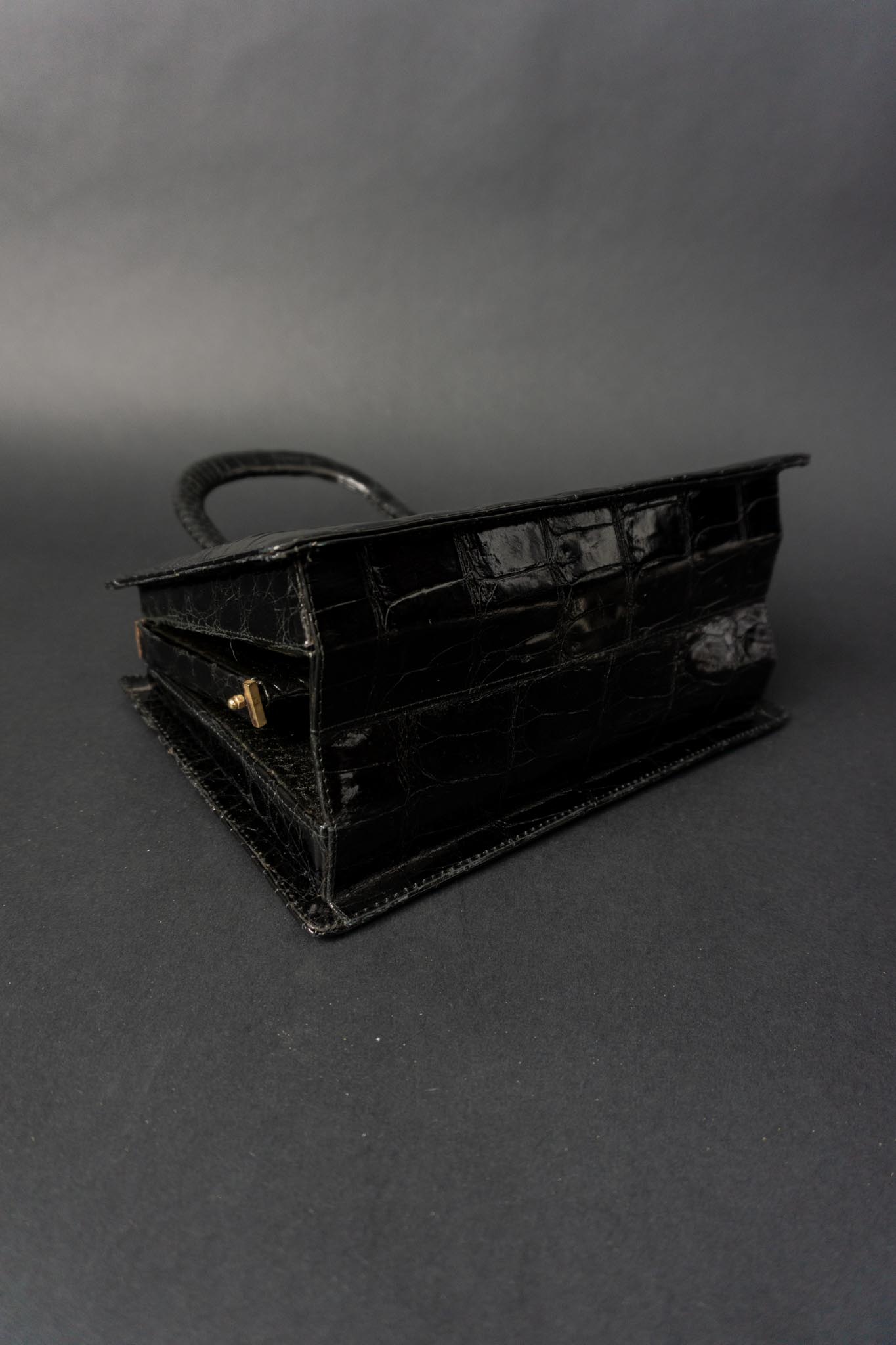 Schwarze Vintage Handtasche in Kroko-Optik mit Henkelgriff