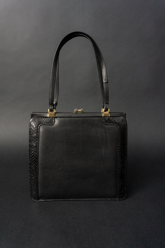 Schwarze Vintage Ledertasche aus den 60s mit Henkel, goldener Hardware & Kroko-Details