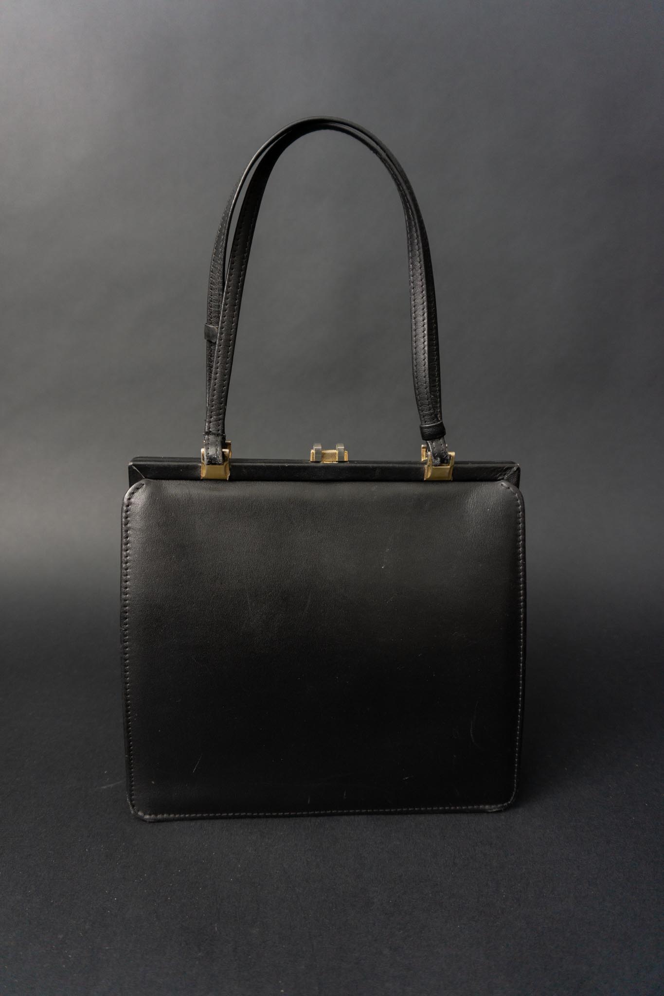 Schwarze Vintage Ledertasche aus den 60s mit Henkel, goldener Hardware & Kroko-Details