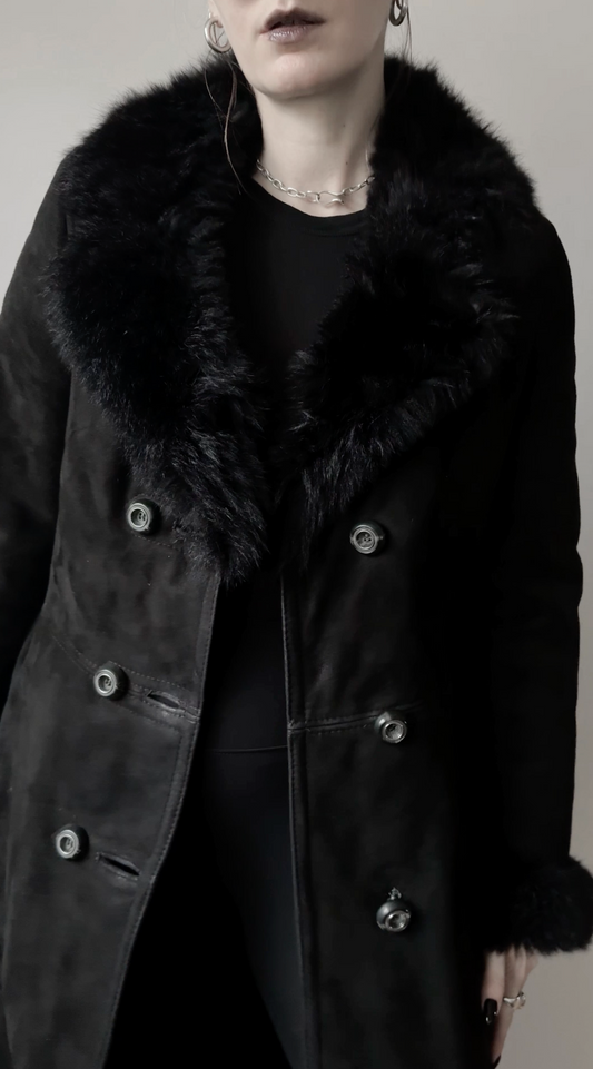 Vintage Lammfellmantel 70s Schwarz, S–M theplaincircle vintage