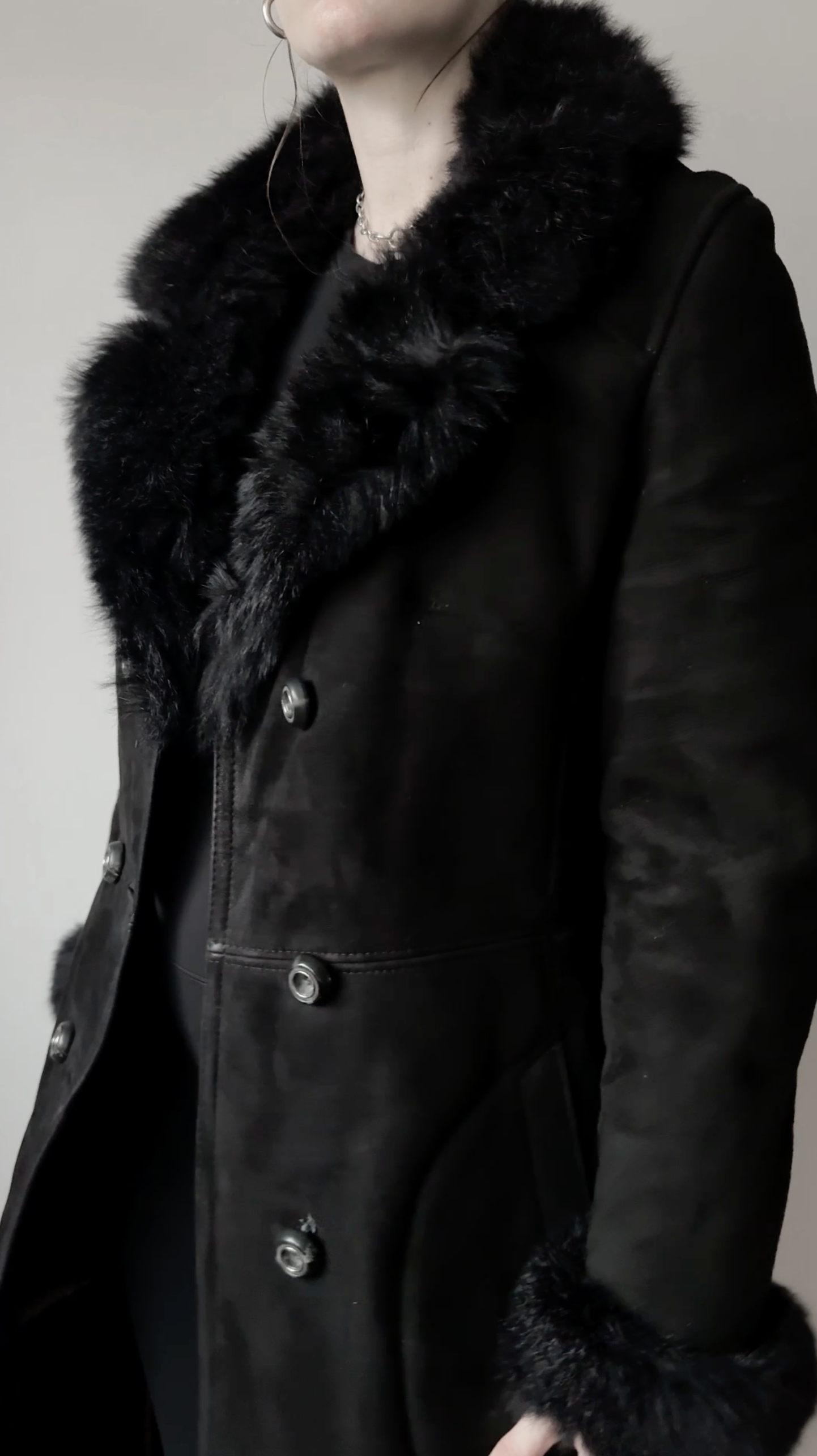 Vintage Lammfellmantel 70s Schwarz, S–M theplaincircle vintage