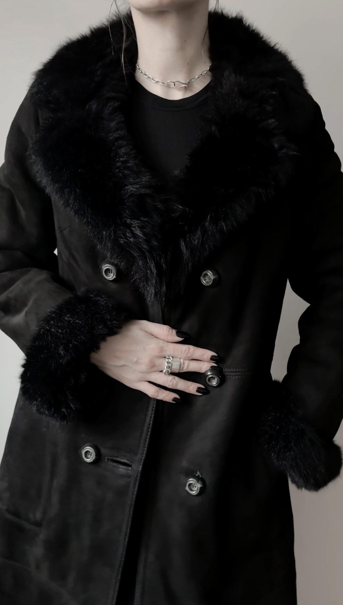 Vintage Lammfellmantel 70s Schwarz, S–M theplaincircle vintage