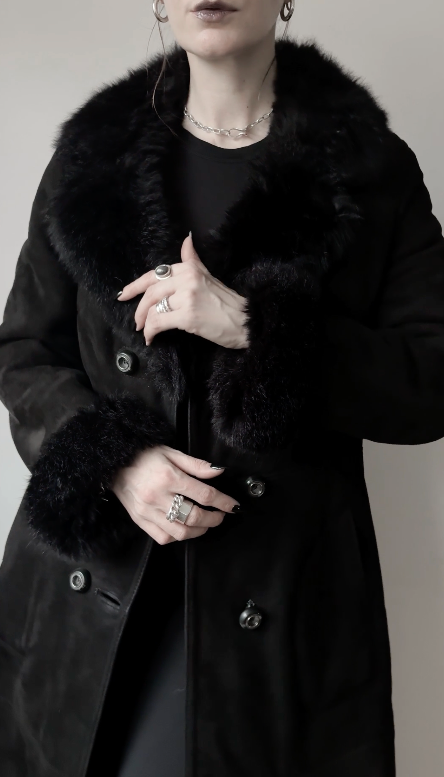 Vintage Lammfellmantel 70s Schwarz, S–M theplaincircle vintage