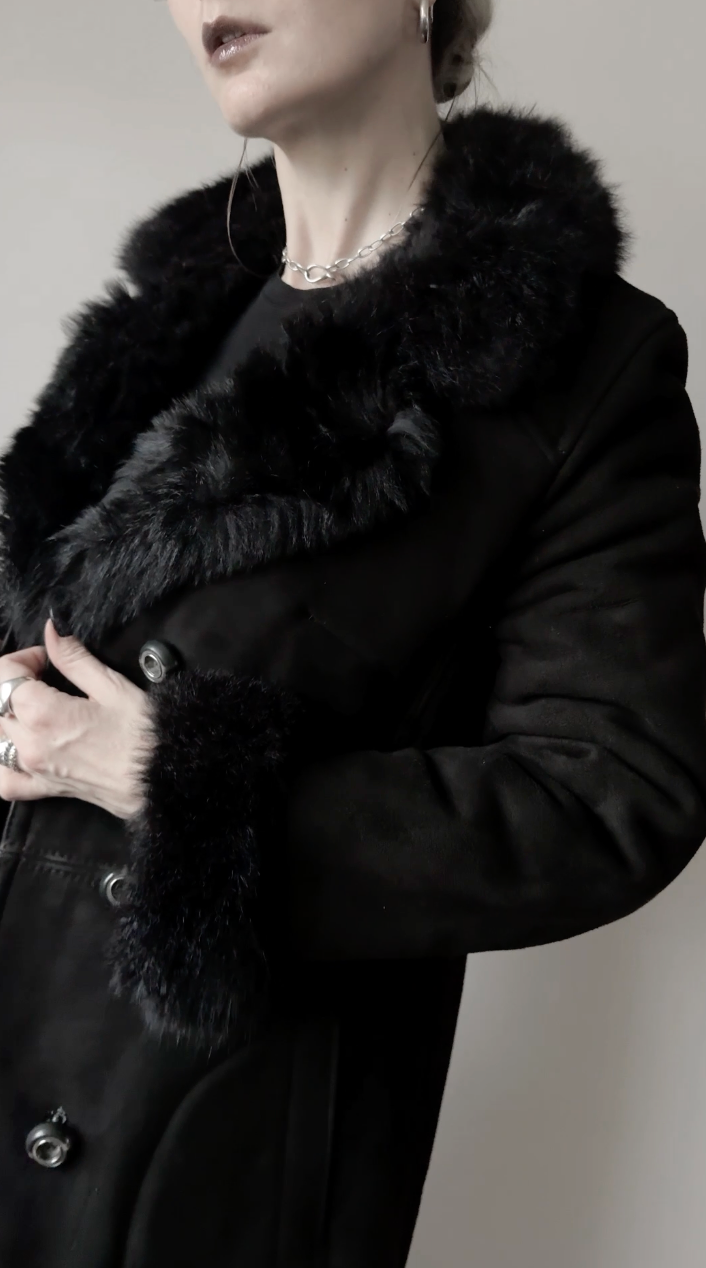 Vintage Lammfellmantel 70s Schwarz, S–M theplaincircle vintage