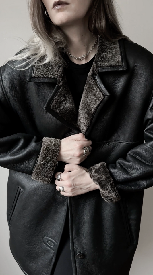 Vintage Lammfelljacke oversized, M–L theplaincircle vintage