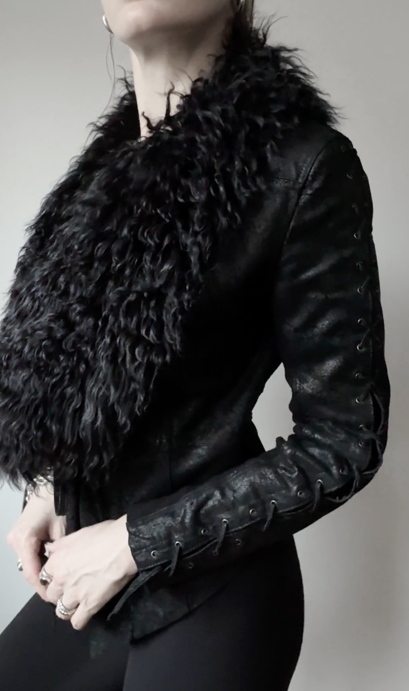 Vintage Y2K Lederjacke mit großem Shearling-Kragen, S–M theplaincircle vintage