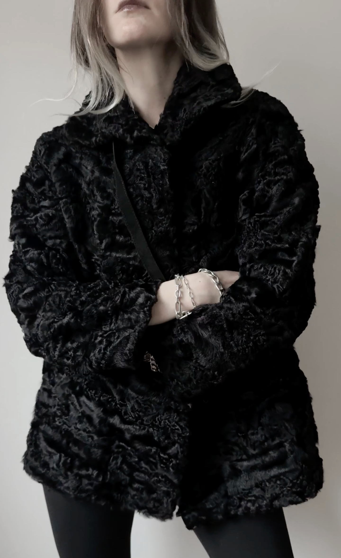 Vintage Lammfellmantel 70s Schwarz, S–M theplaincircle vintage