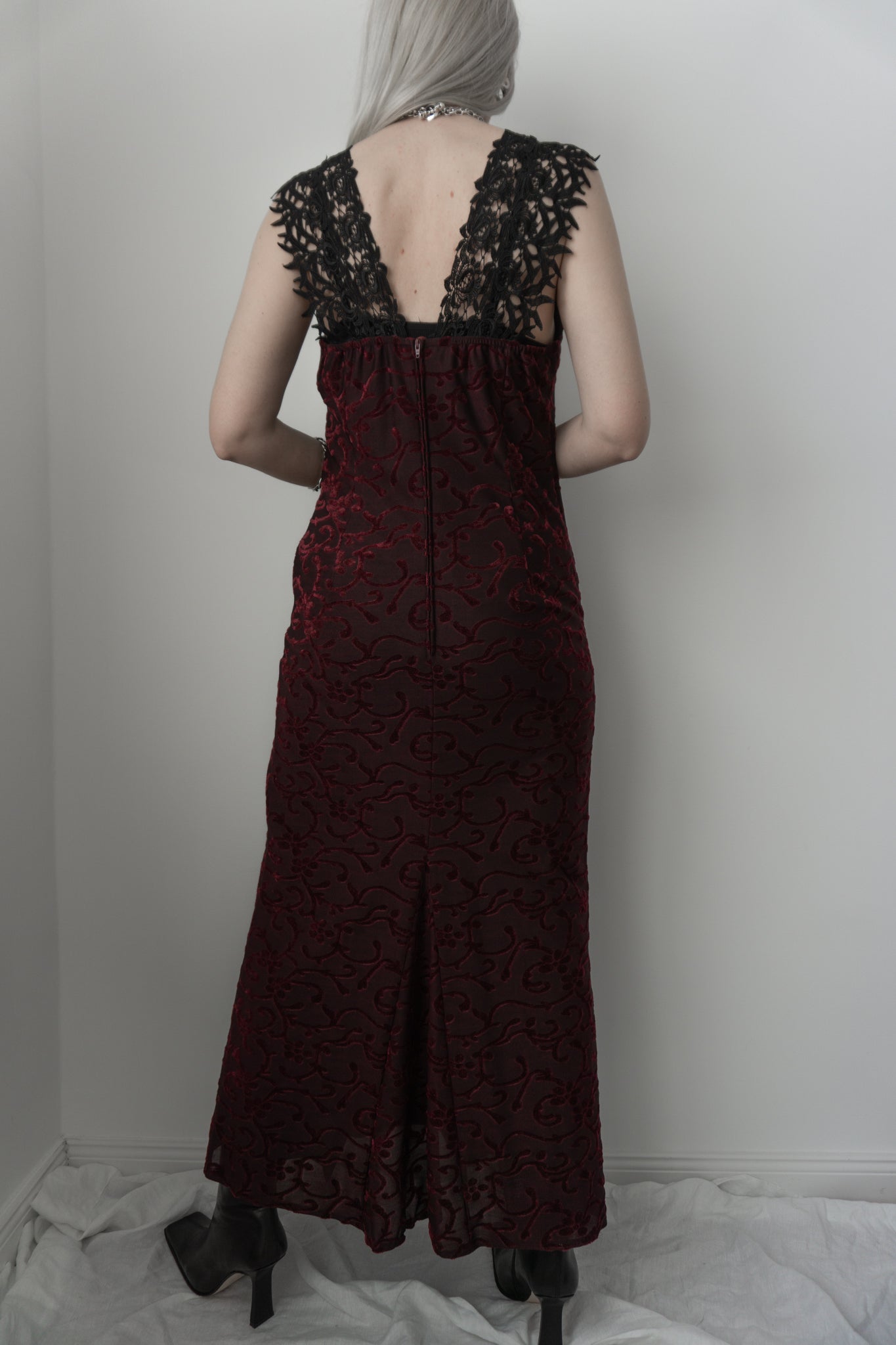 Maxi dress lace velvet black red