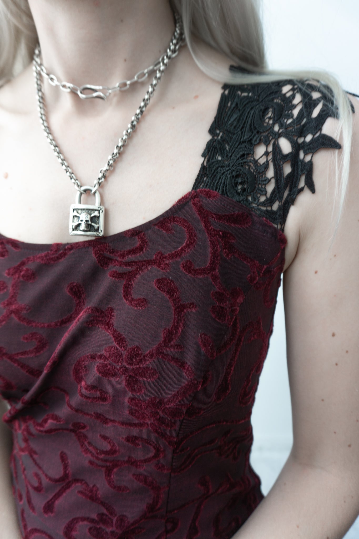 Maxi dress lace velvet black red