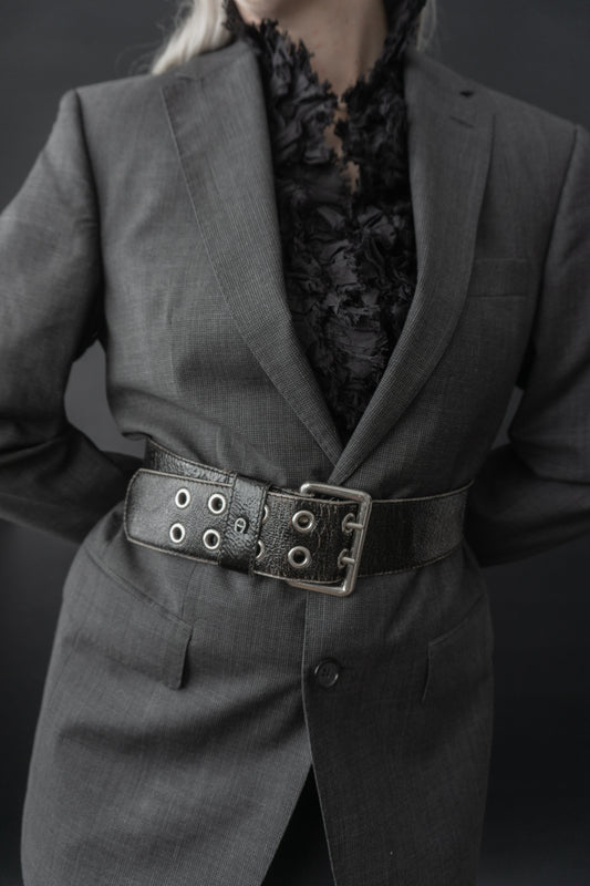Vintage Aigner Gürtel 70er Jahre schwarzes Lackleder Echtleder mit Chrom-Schnalle und Nieten – handverlesenes Retro Accessoire dunkel Grunge Stil