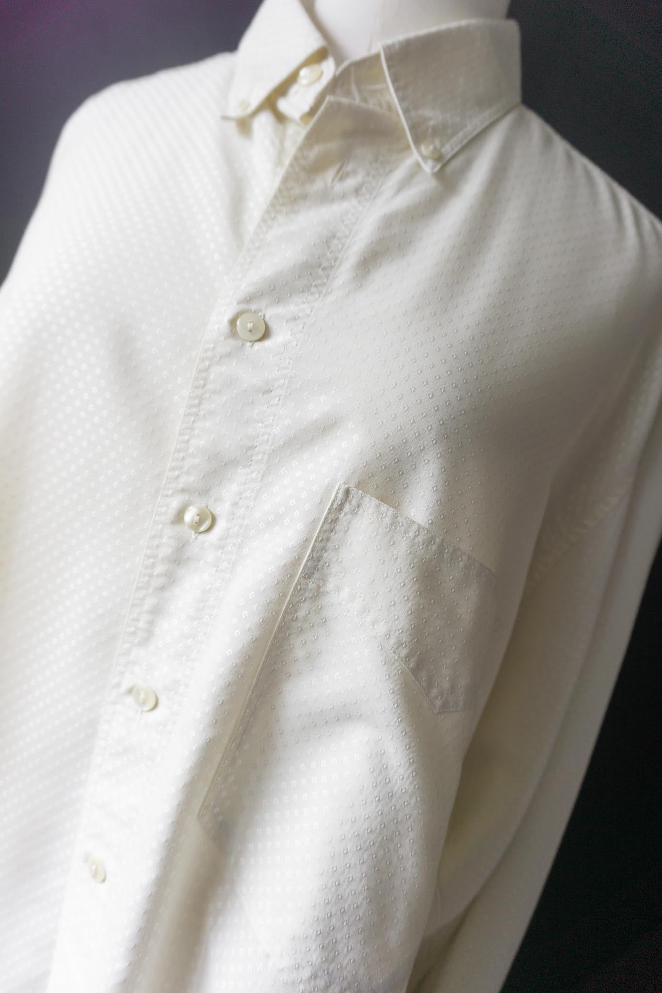 Vintage-Hemd in Creme mit Mikrostruktur und klassischem Schnitt 