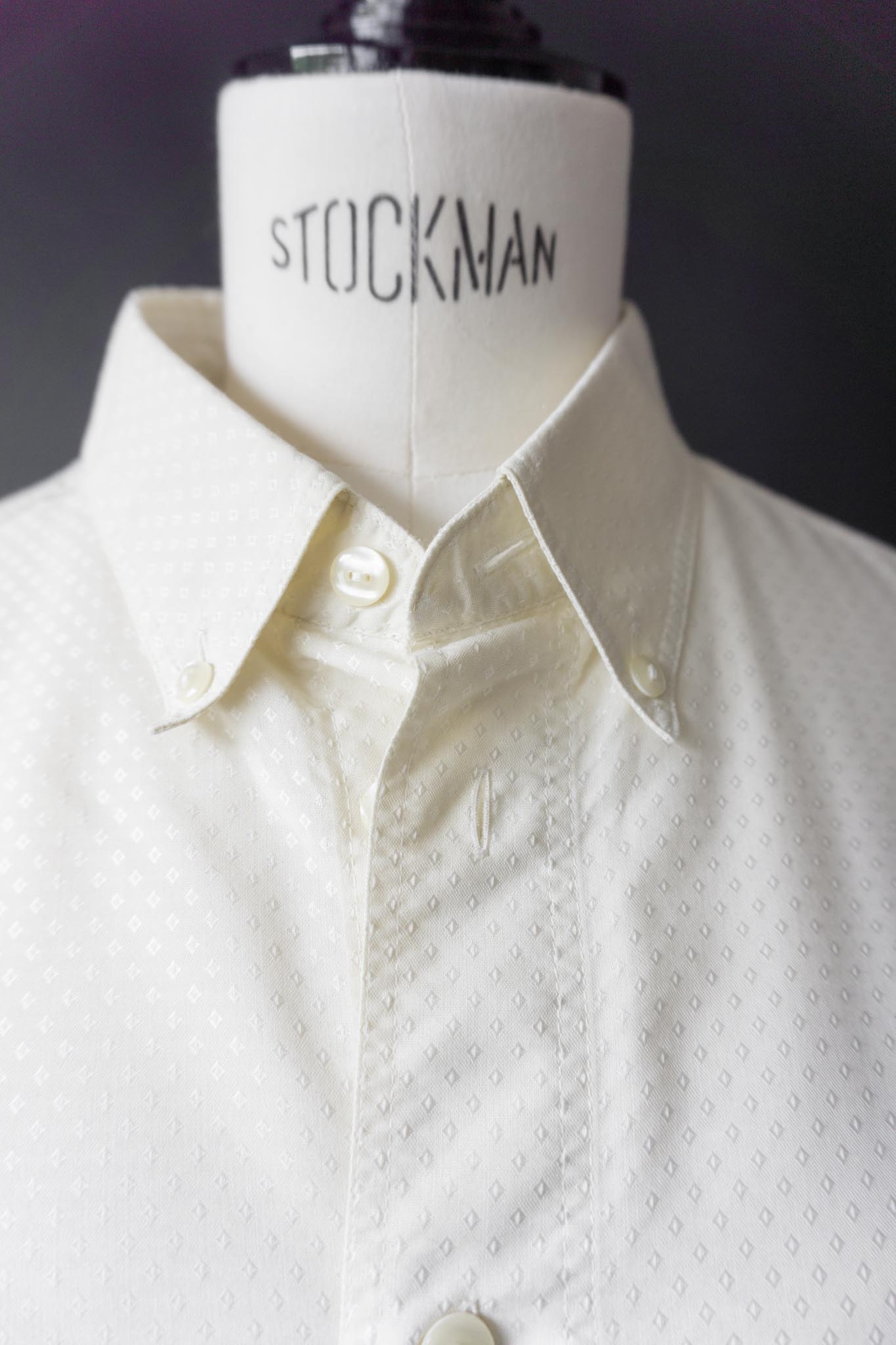 Vintage-Hemd in Creme mit Mikrostruktur und klassischem Schnitt 