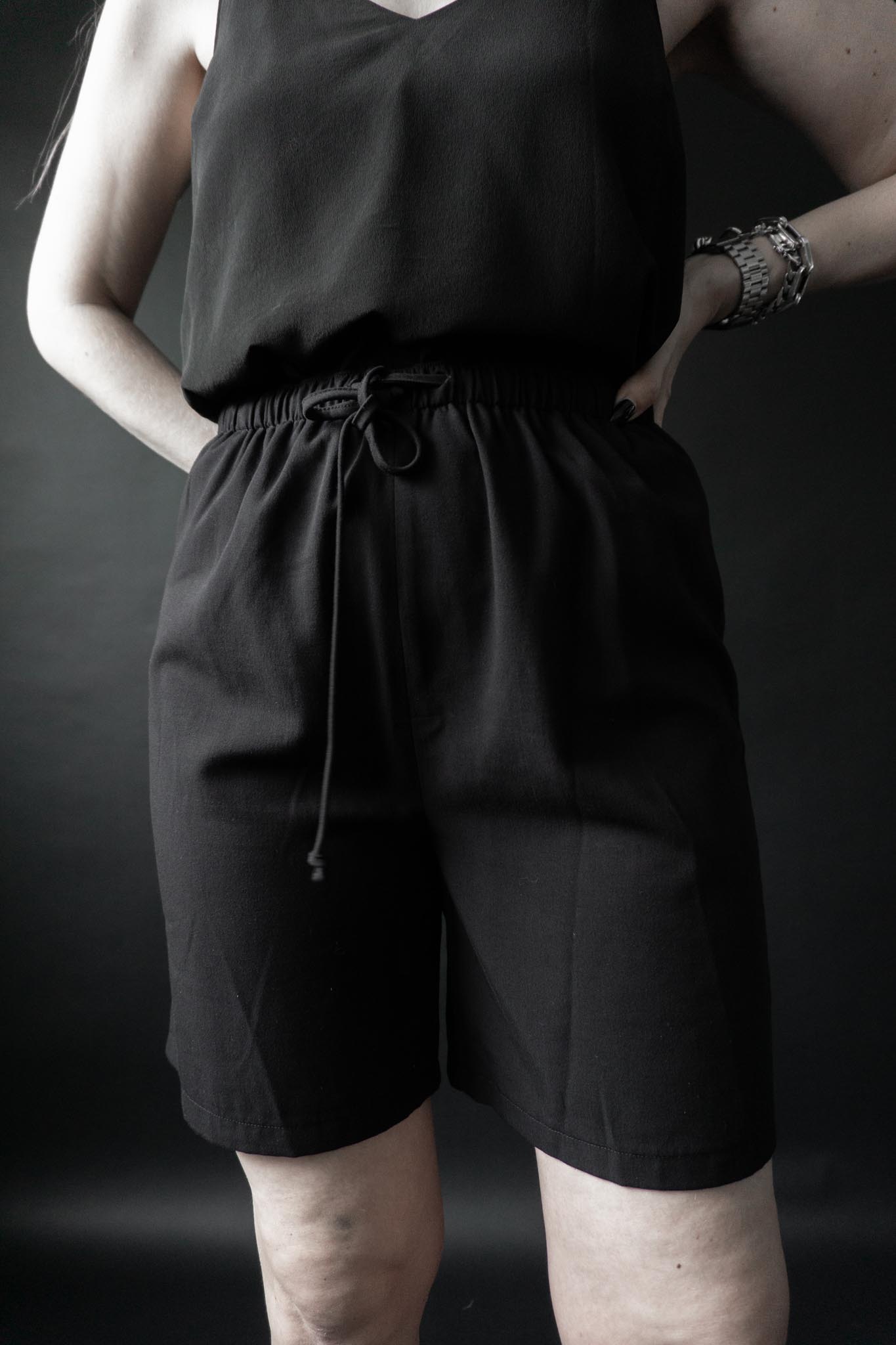 Schwarze 80er Viskose-Shorts mit elastischem Bund und Tunnelzug