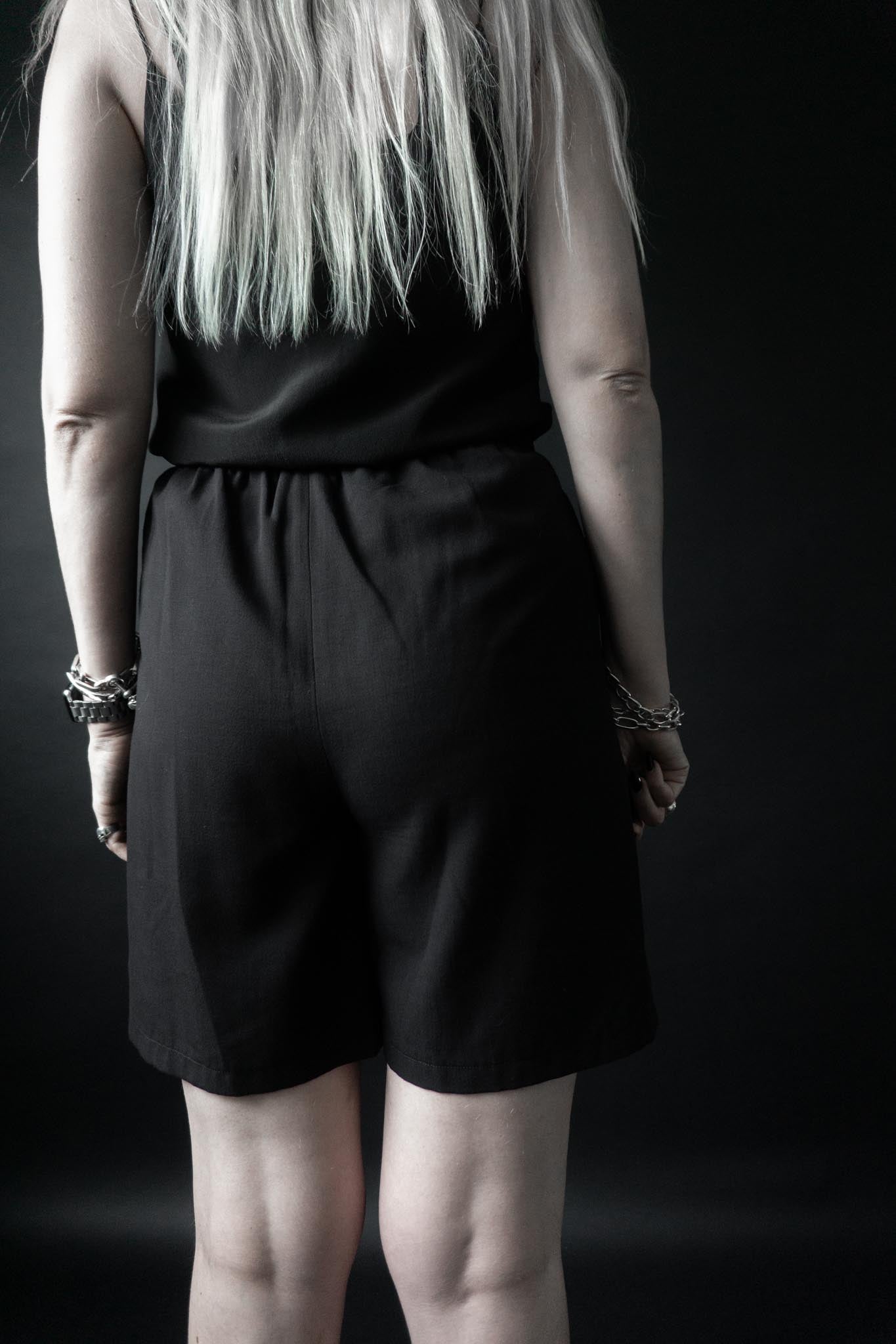 Schwarze 80er Viskose-Shorts mit elastischem Bund und Tunnelzug