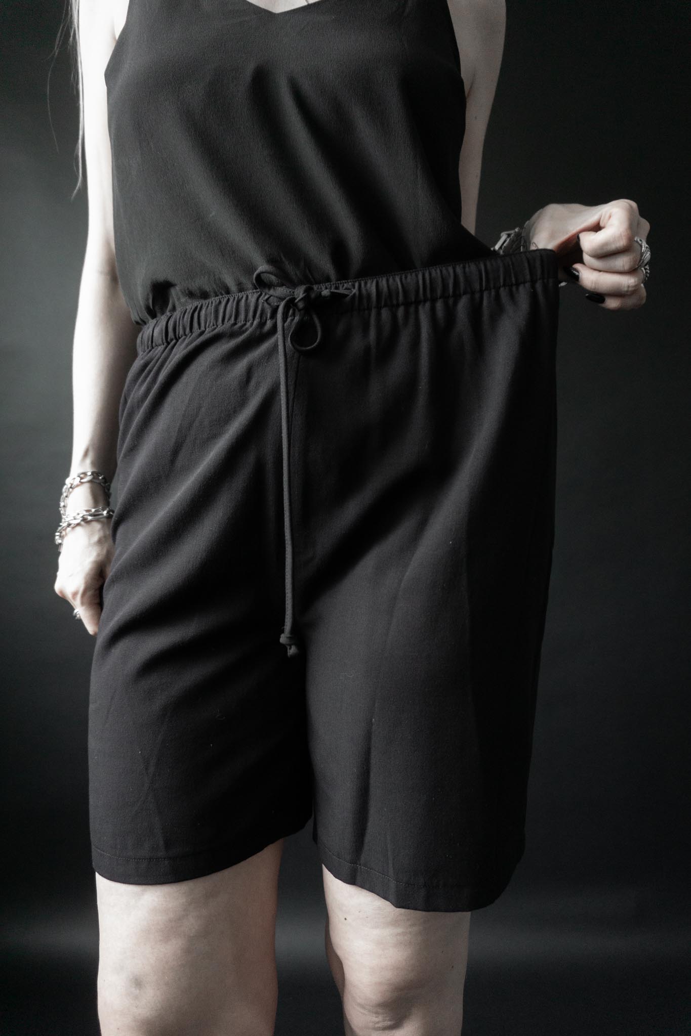 Schwarze 80er Viskose-Shorts mit elastischem Bund und Tunnelzug