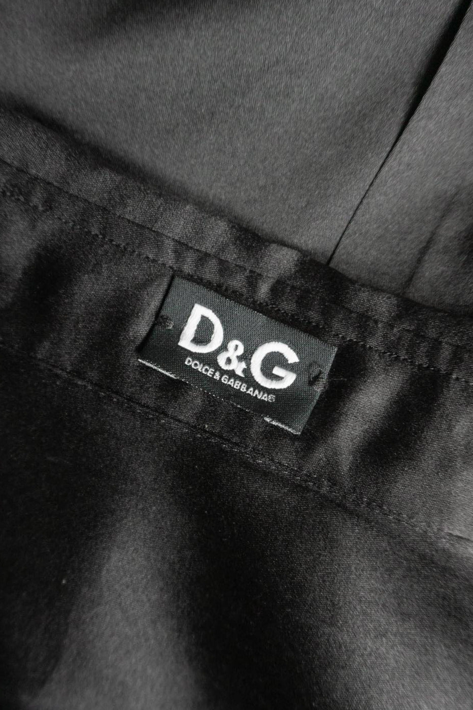 Vintage Dolce & Gabbana Bluse aus schwarzer Seide mit Spitze und Perlmuttknöpfen