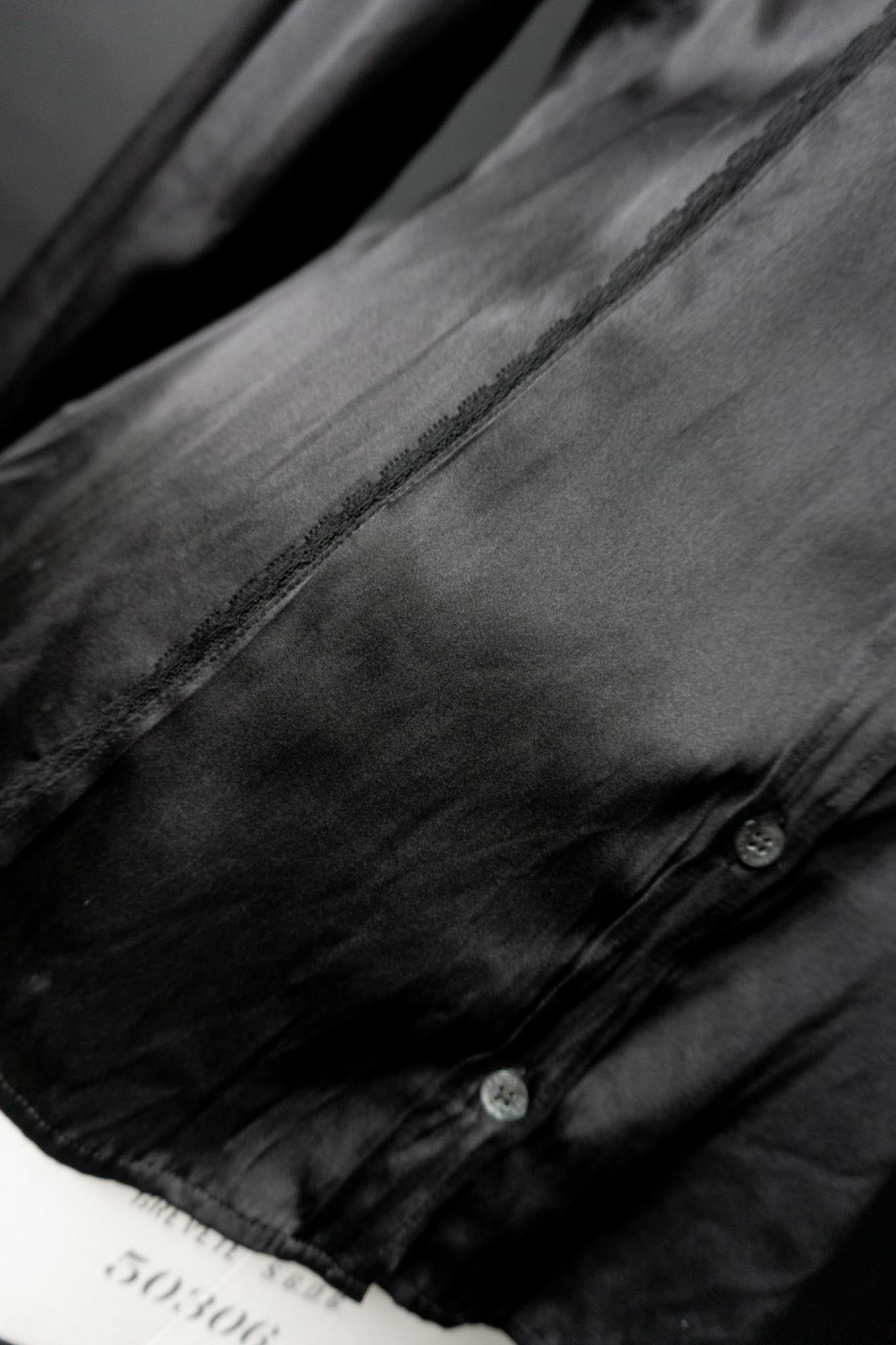 Vintage Dolce & Gabbana Bluse aus schwarzer Seide mit Spitze und Perlmuttknöpfen