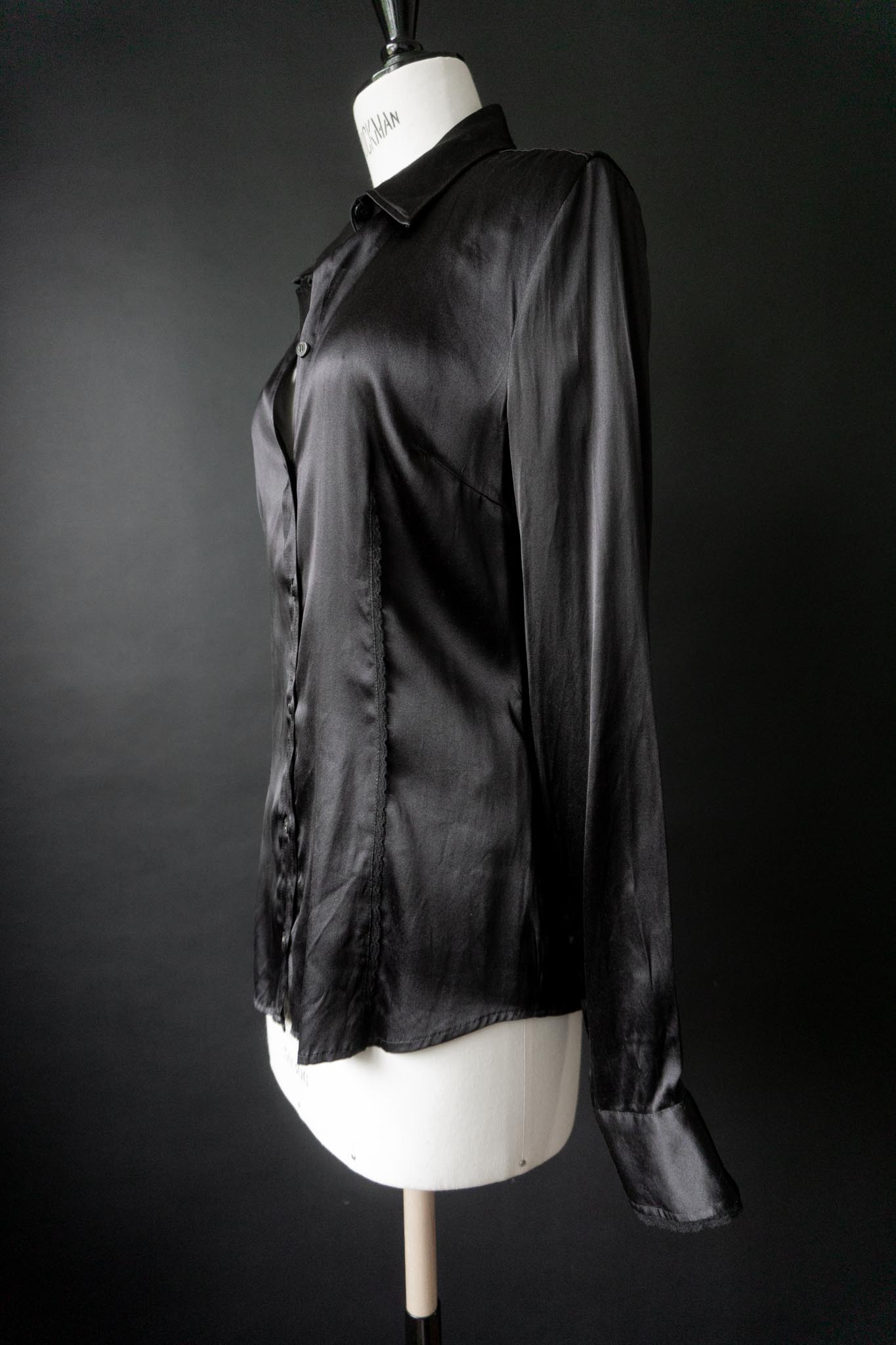 Vintage Dolce & Gabbana Bluse aus schwarzer Seide mit Spitze und Perlmuttknöpfen